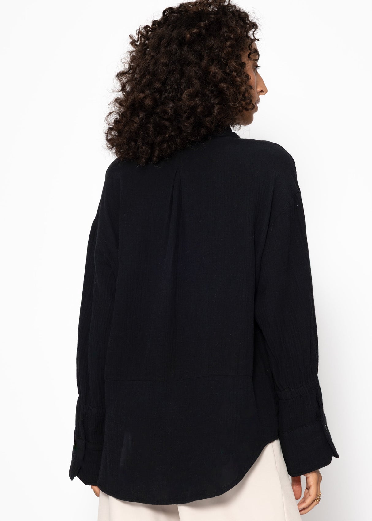 Musselin Bluse mit breiten Manschetten - schwarz