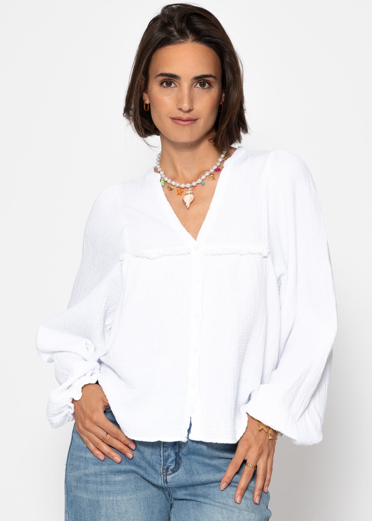 Muslin blouse with V-neck and fringes - white
