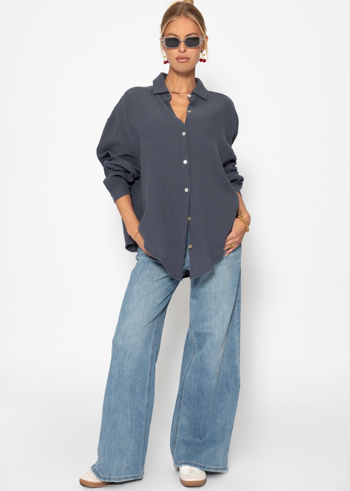 Musselin Bluse oversize, kurz, dunkelgrau