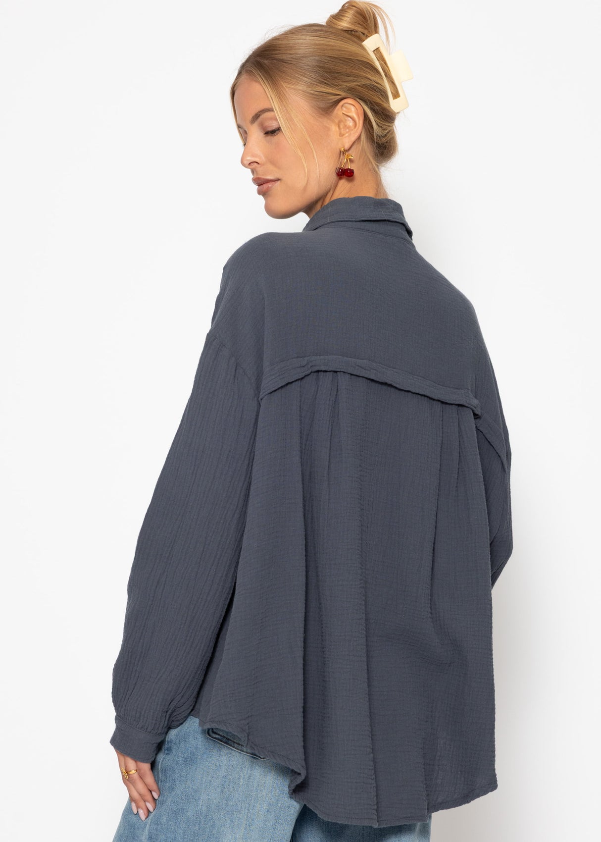 Musselin Bluse oversize, kurz, dunkelgrau