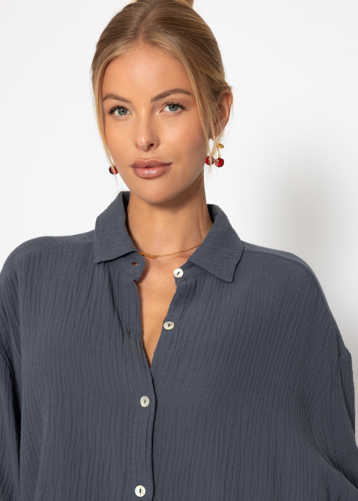 Musselin Bluse oversize, kurz, dunkelgrau