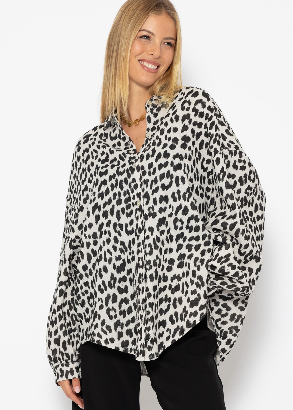 Musselin Bluse oversize kurz mit Leo-Print - offwhite