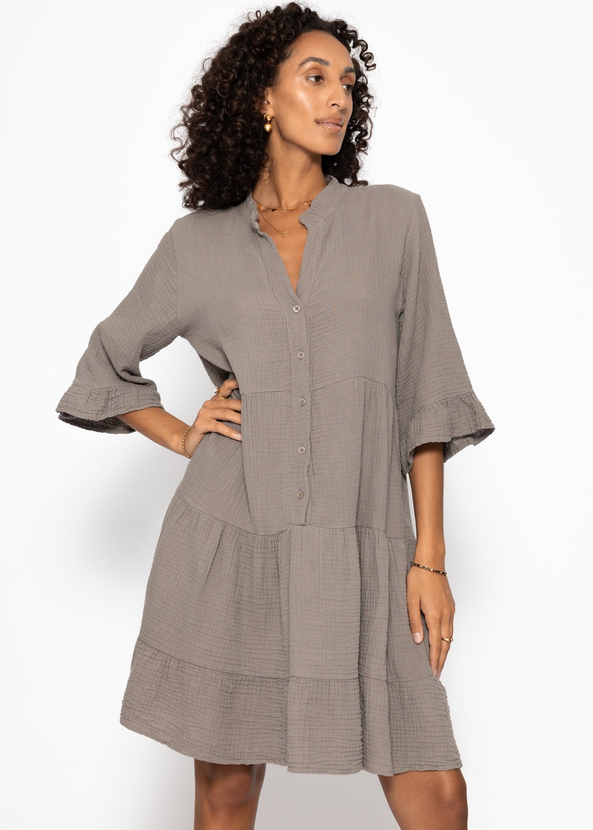 Musselin Kleid mit Volants - taupe