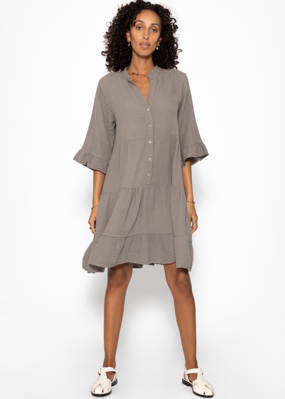 Musselin Kleid mit Volants - taupe