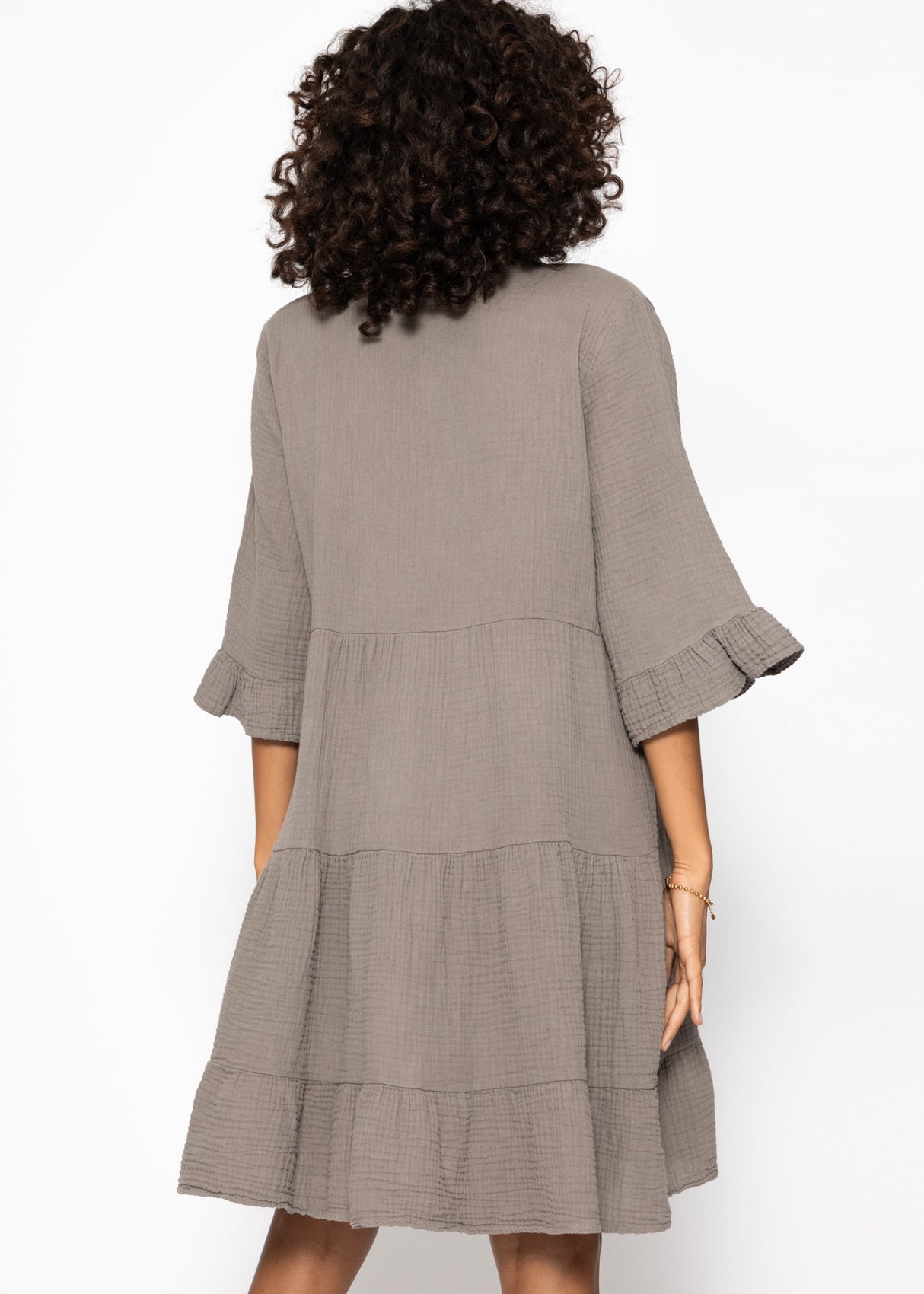 Musselin Kleid mit Volants - taupe