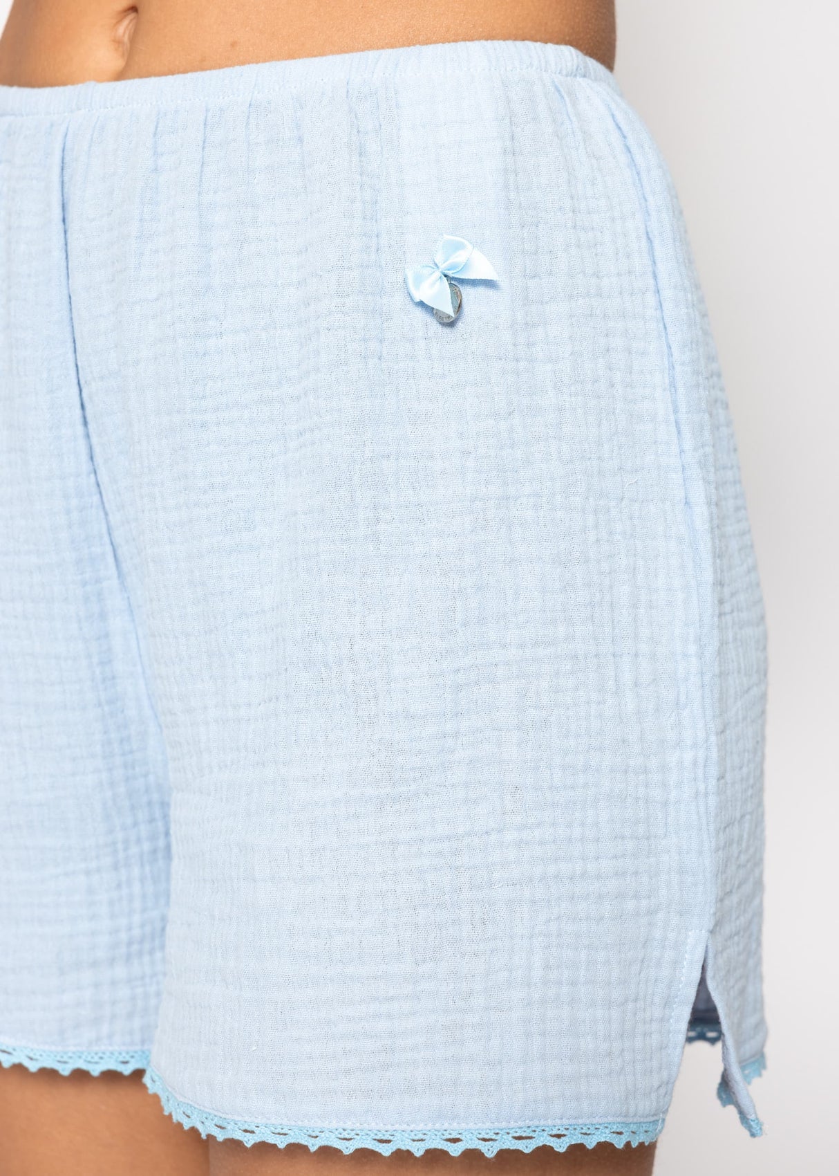 Musselin Pyjamashorts mit Spitzenborte - blau