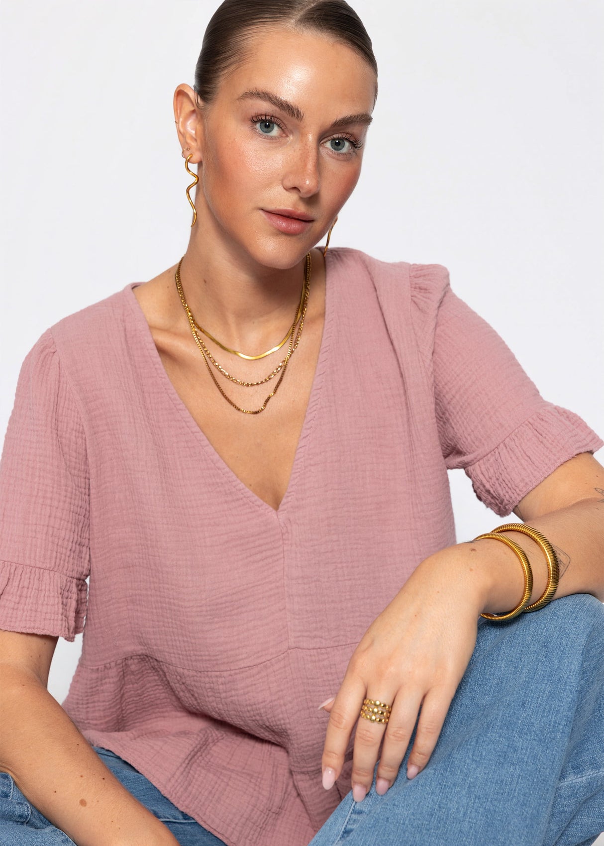 Musselin Shirt mit Volants und tiefem V-Ausschnitt - altrosa