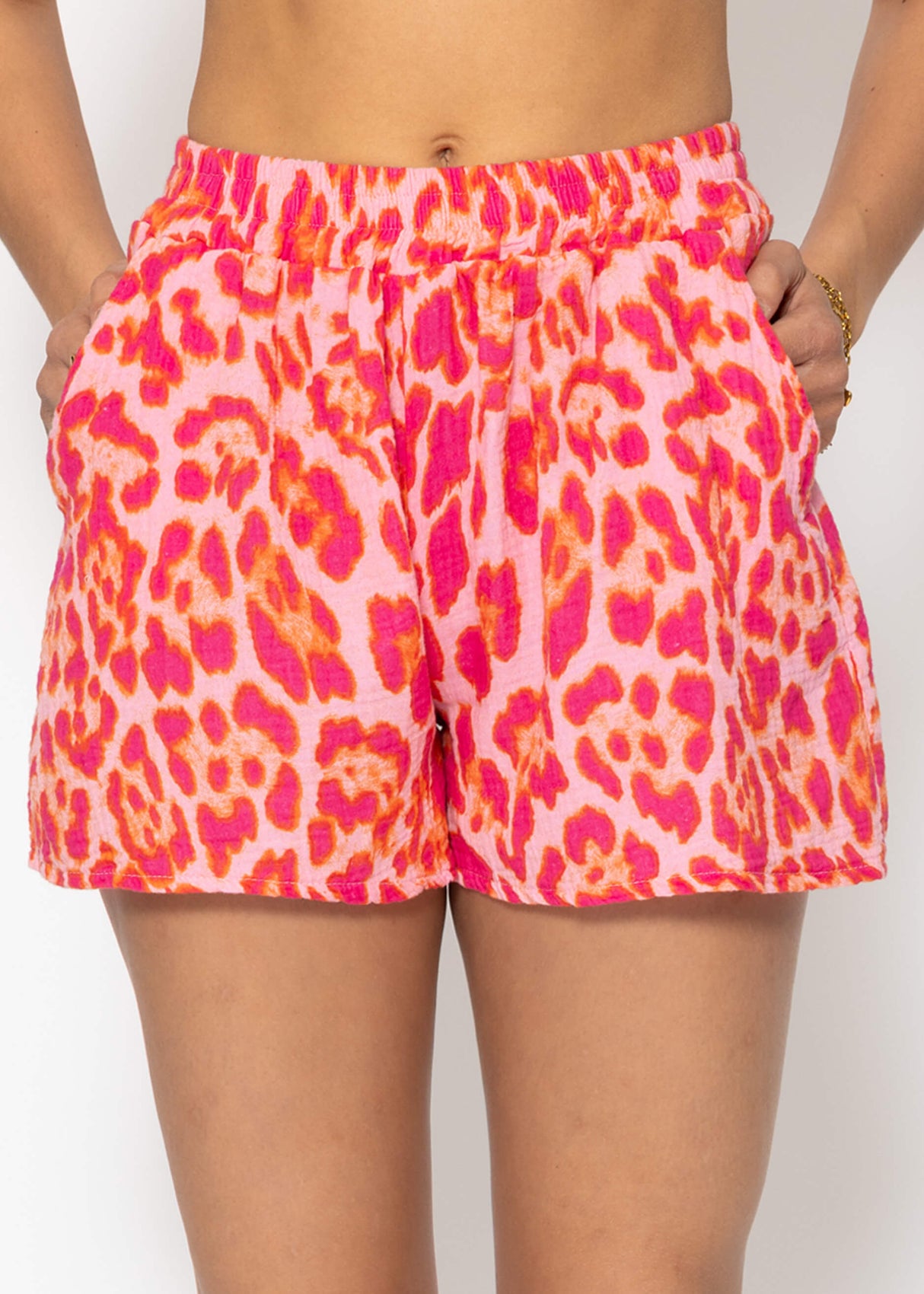 Musselin Shorts mit Leo-Print - pink