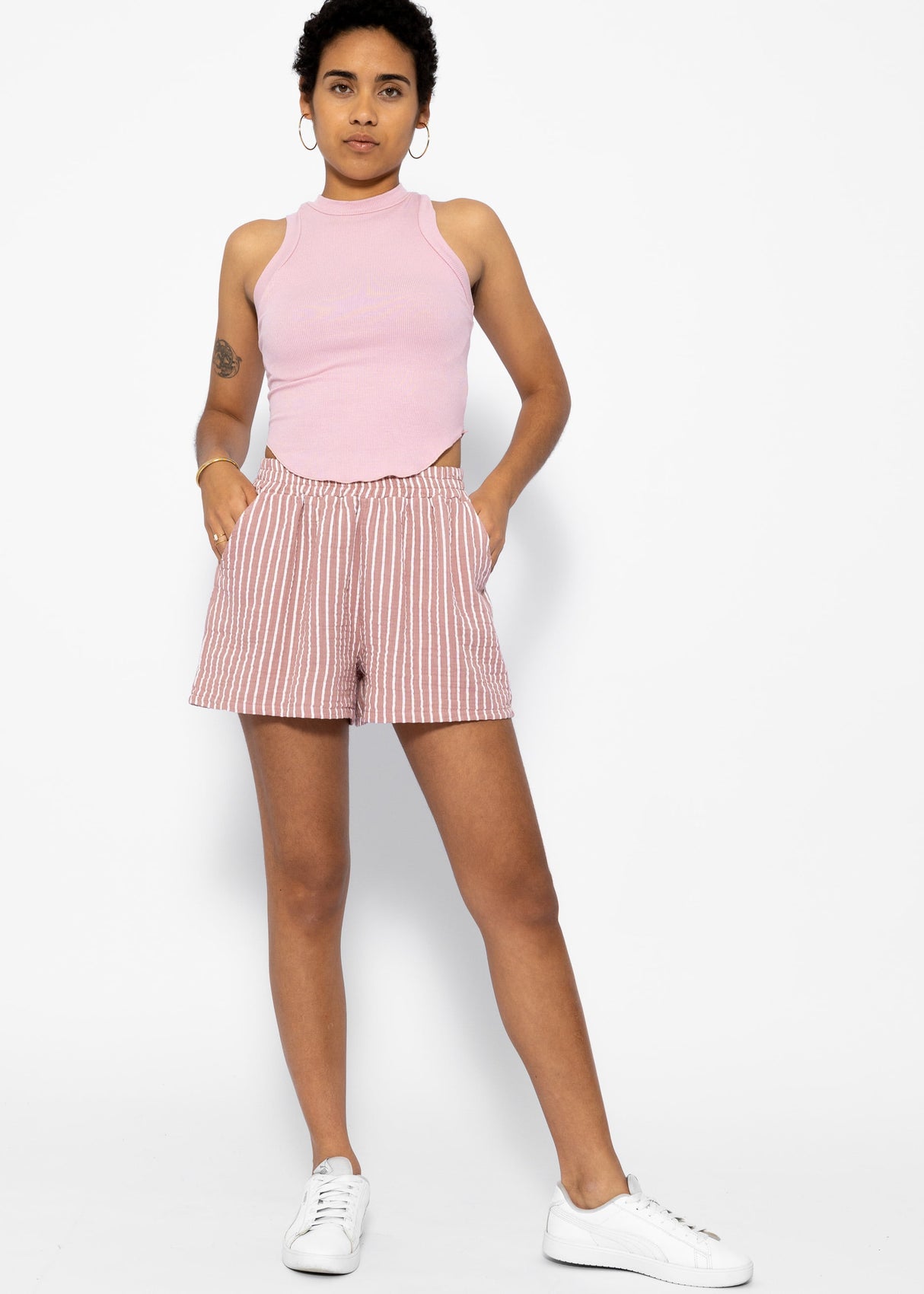 Musselin Shorts mit schmalen Streifen - altrosa