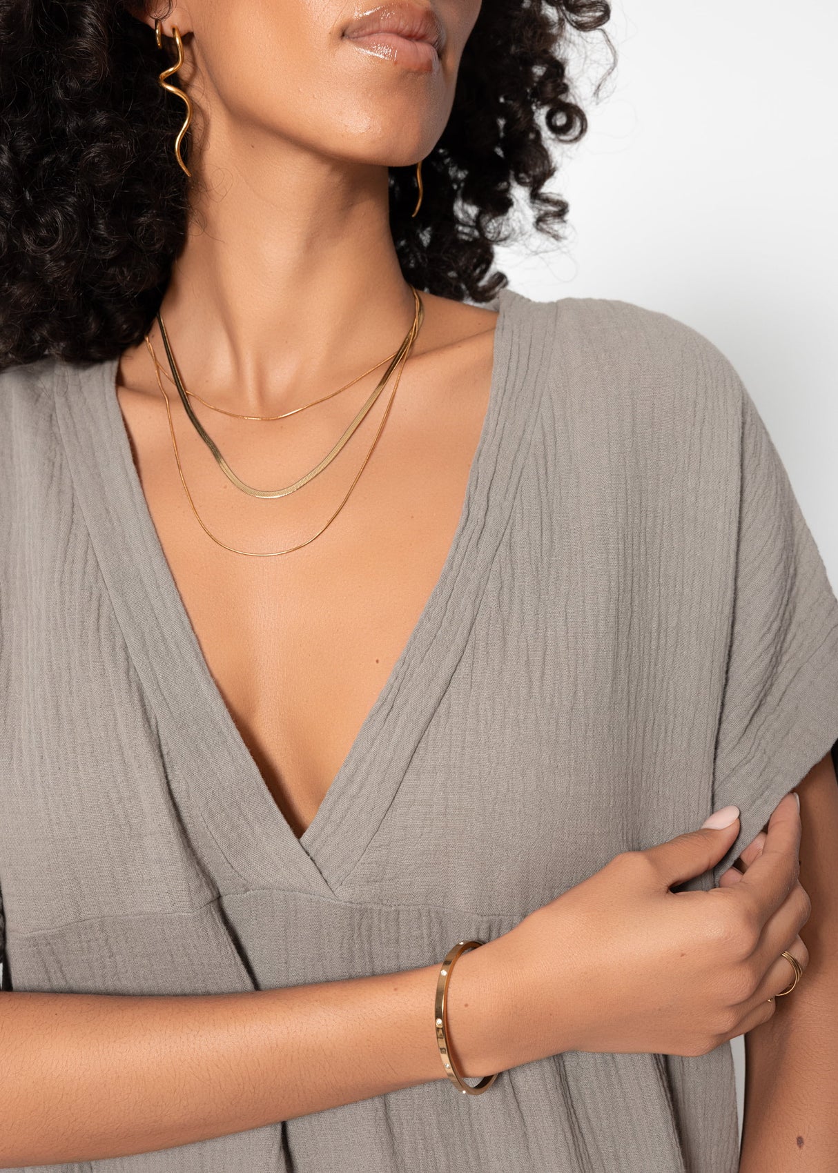 Muslin dress with V-neck - taupe
