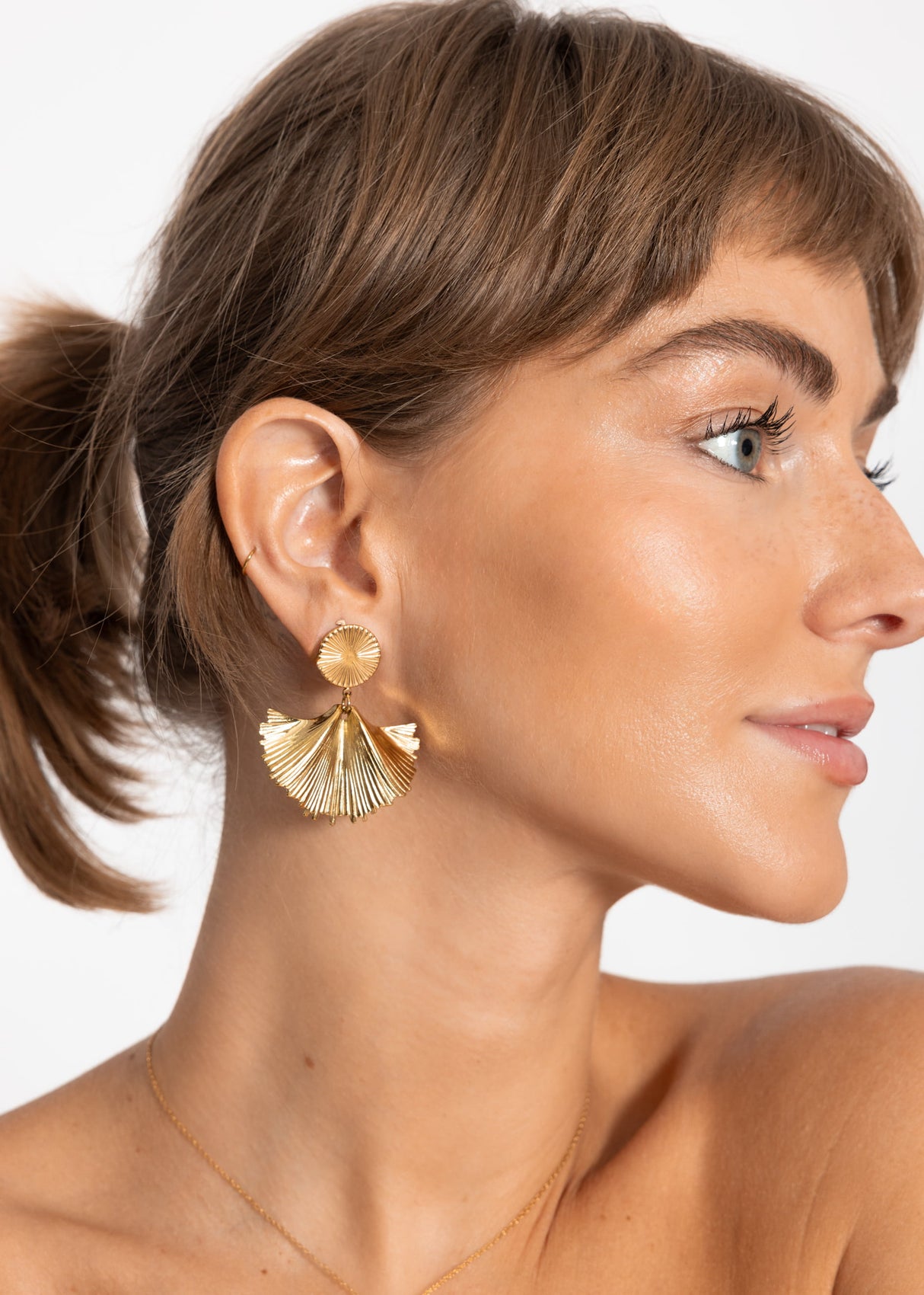 Earring with pendant - gold