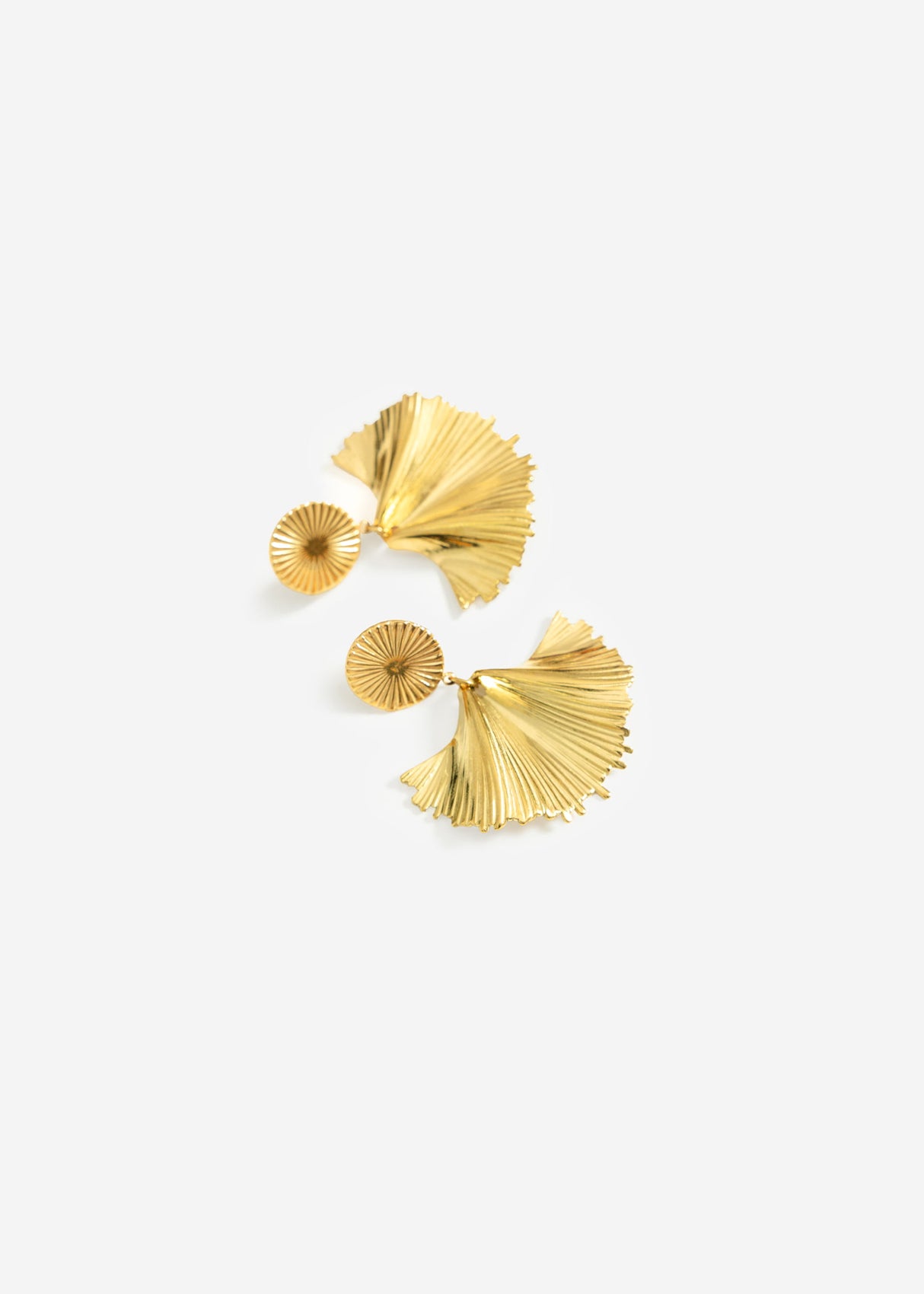 Earring with pendant - gold