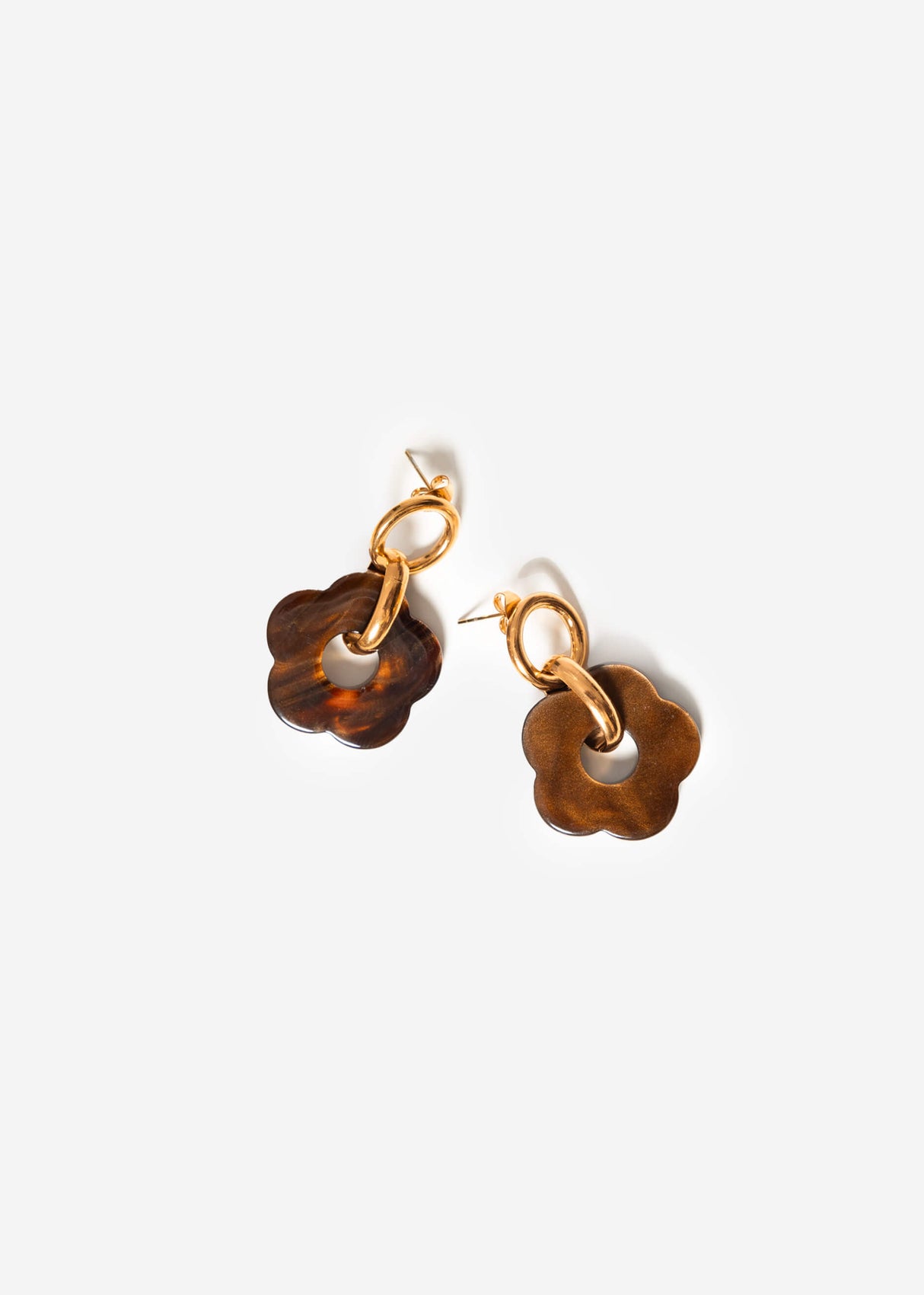 Stud earrings with brown flower pendant - gold