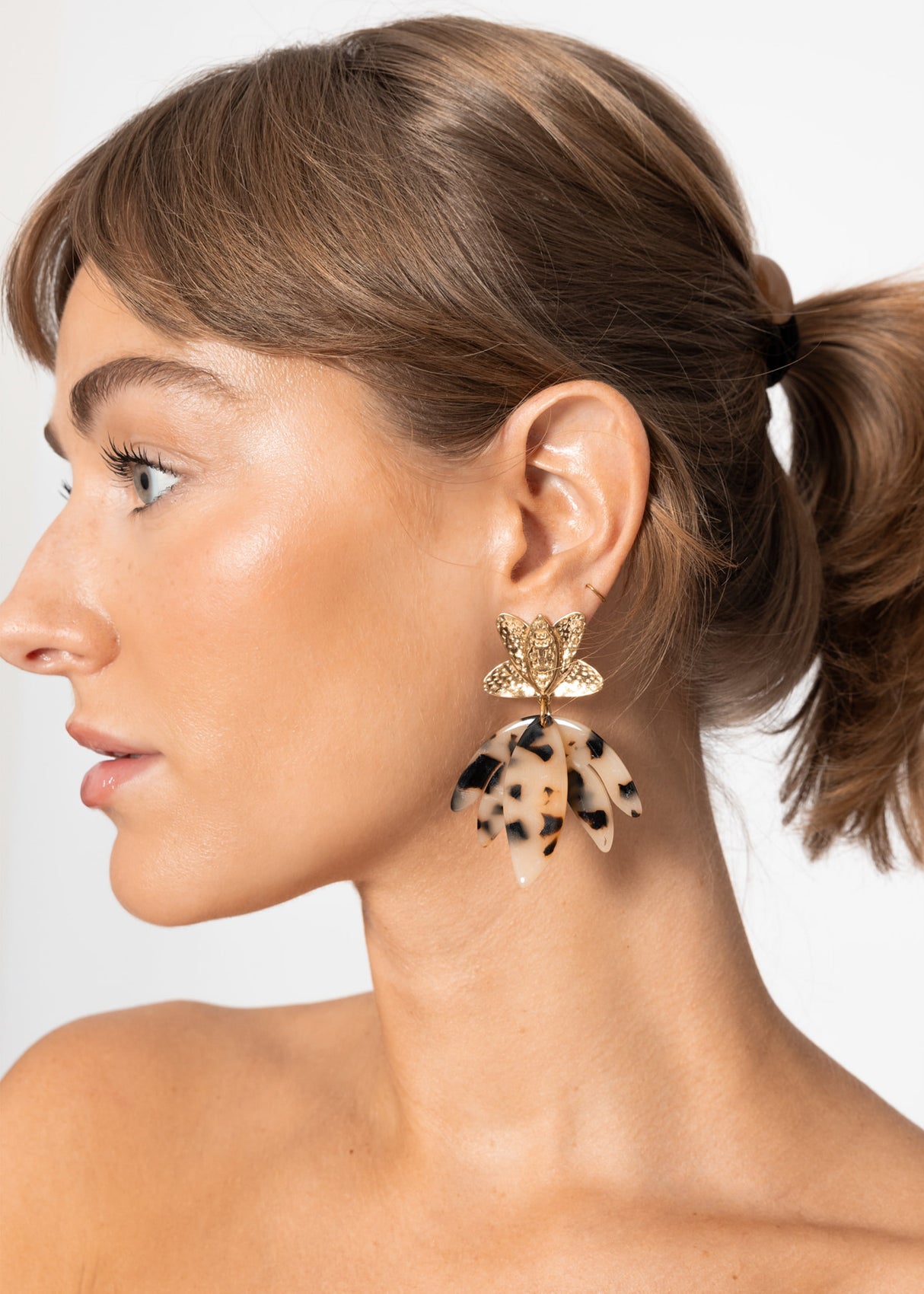 Ear connector with brown flowers - gold