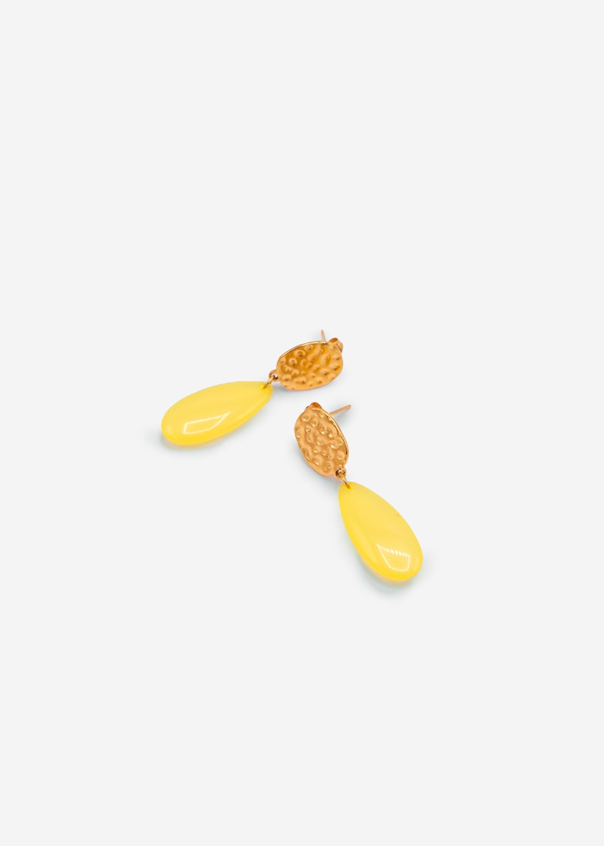 Earring with a yellow trailer - gold
