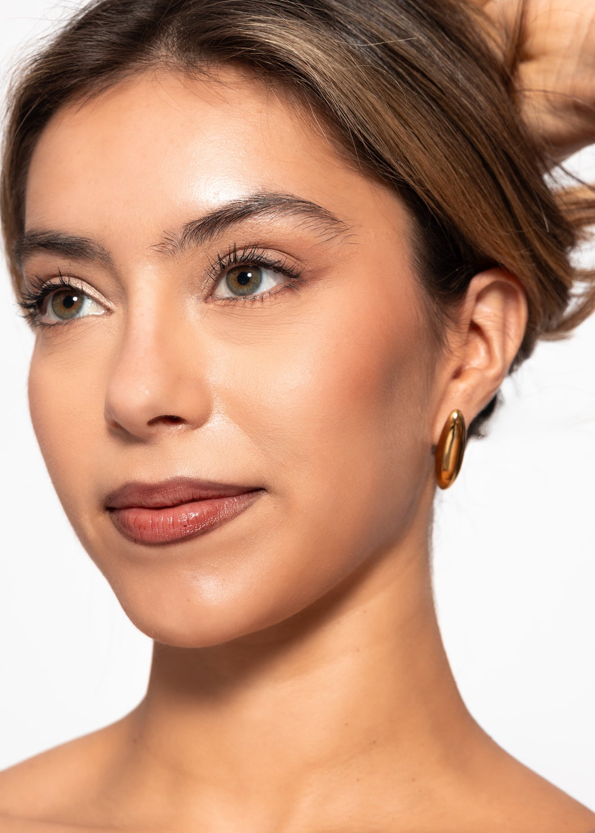 Stud earrings with a smooth surface - gold