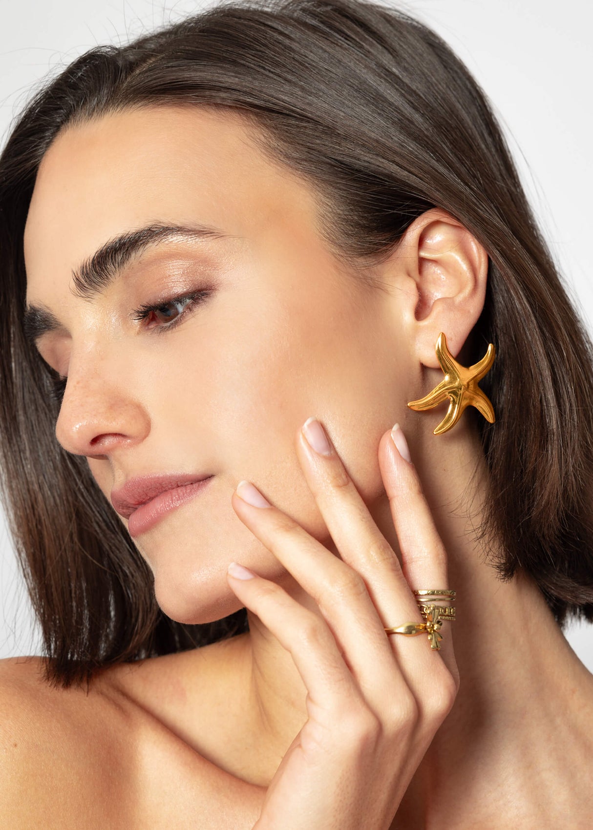 Stud earrings with starfish - gold