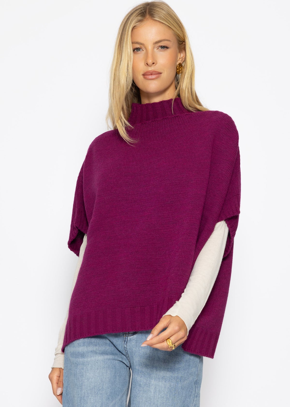 Oversize, ärmelloser Poncho mit Turtleneck - plum