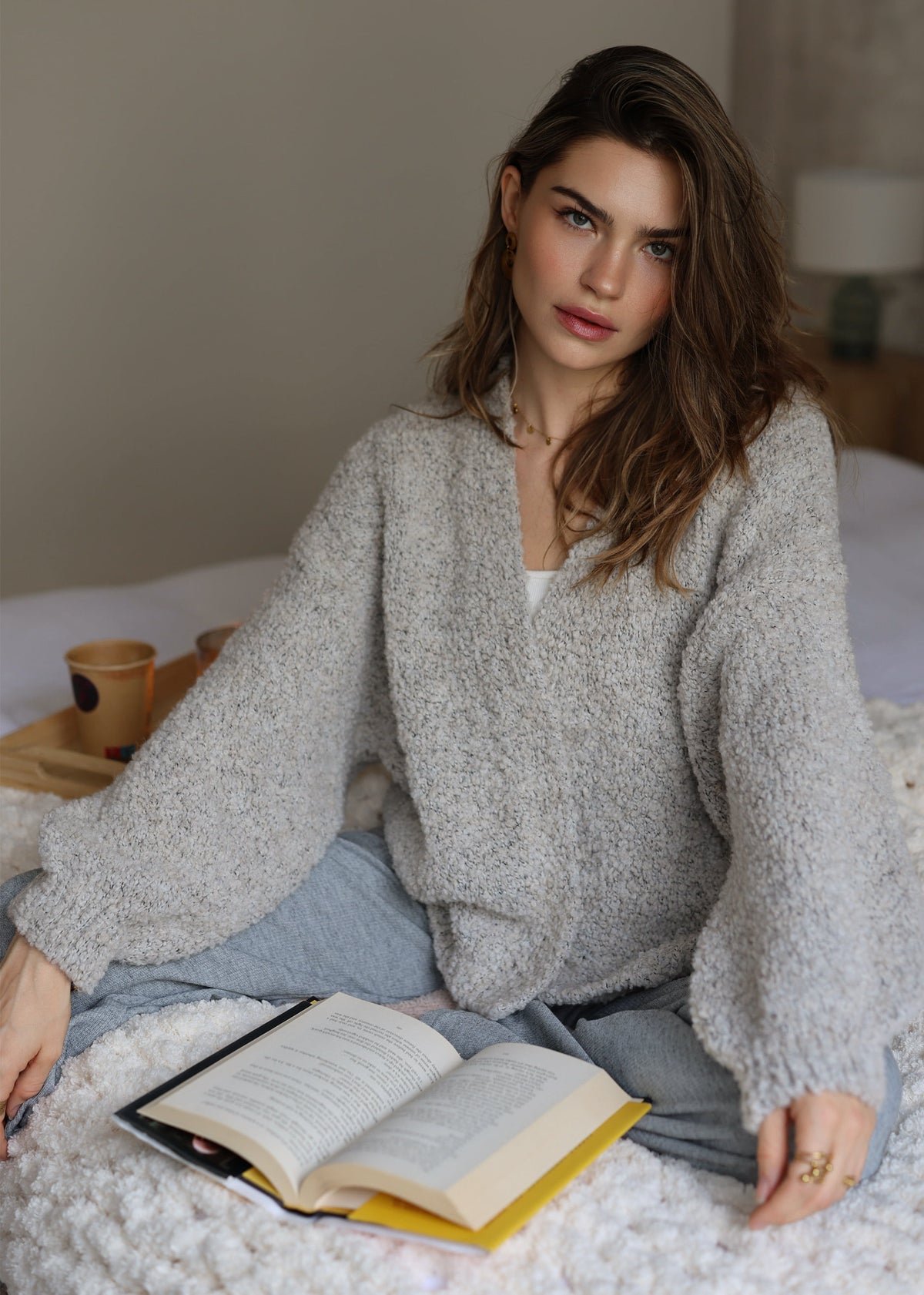 Oversize Cardigan aus Bouclé - greige