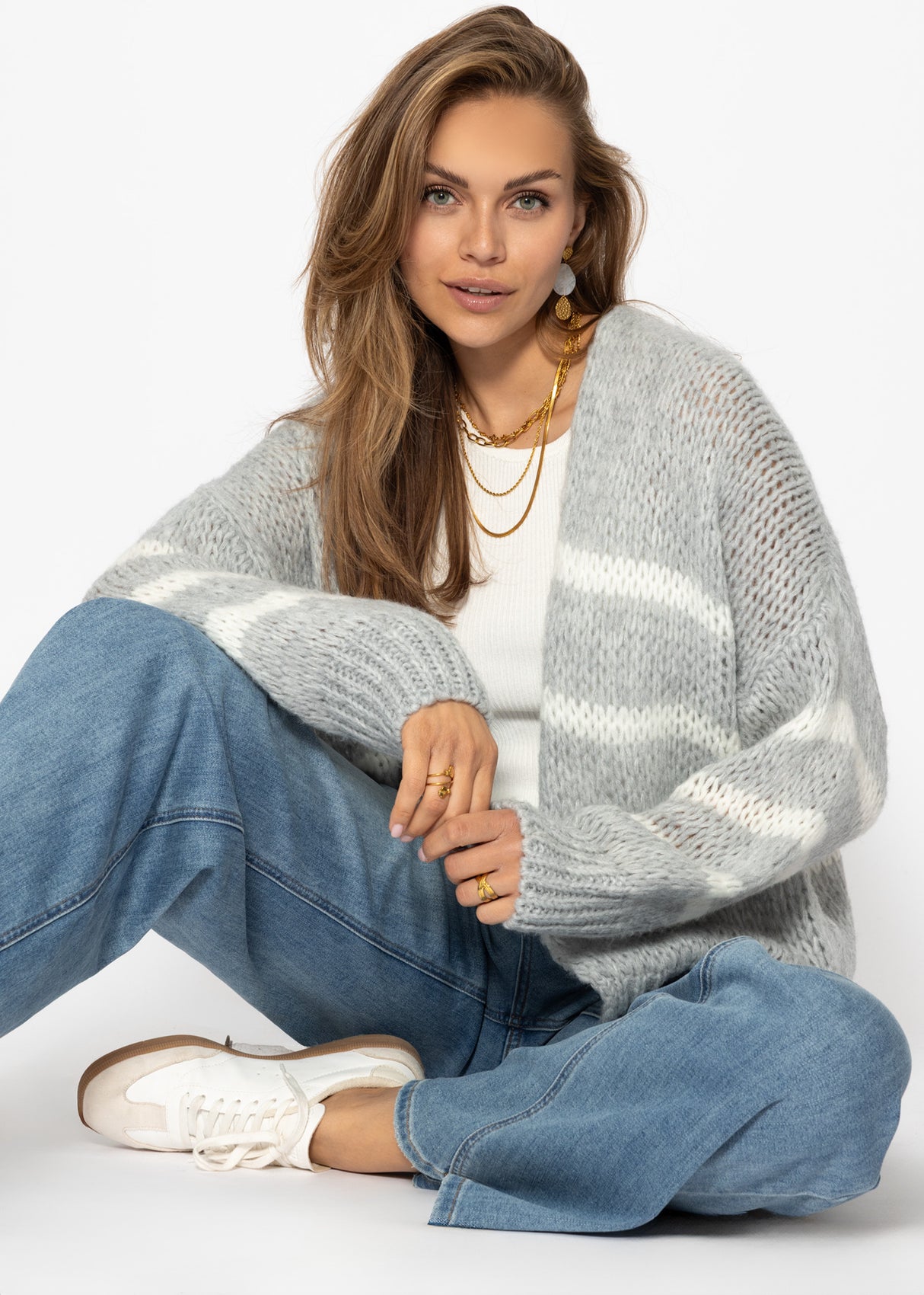 Oversize Cardigan mit weißen Streifen, hellgrau