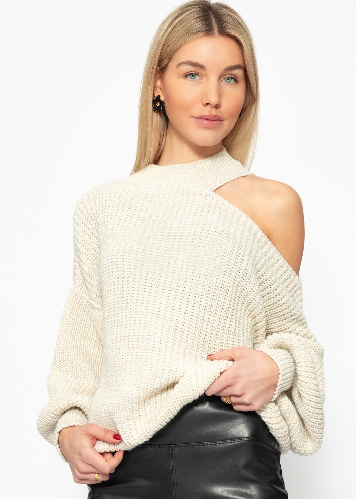 Oversize cut-out sweater - beige