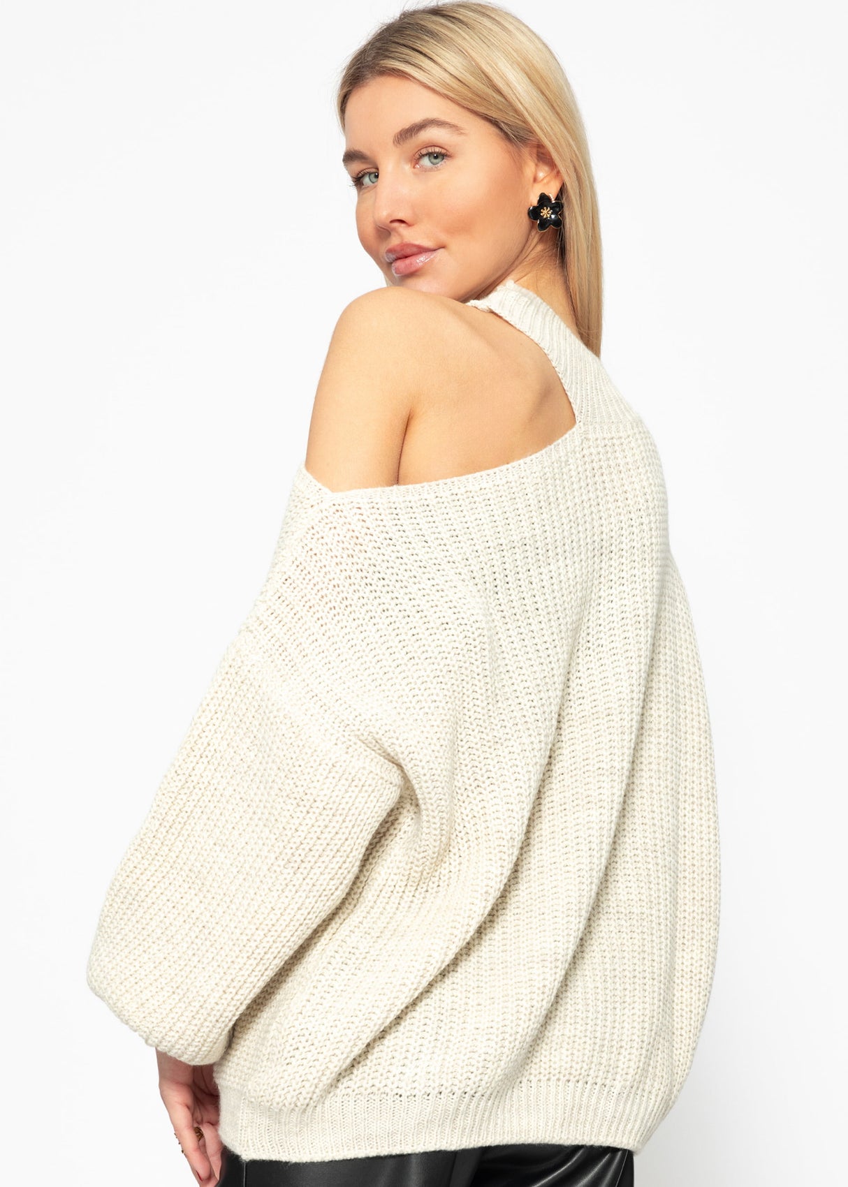 Oversize cut-out sweater - beige