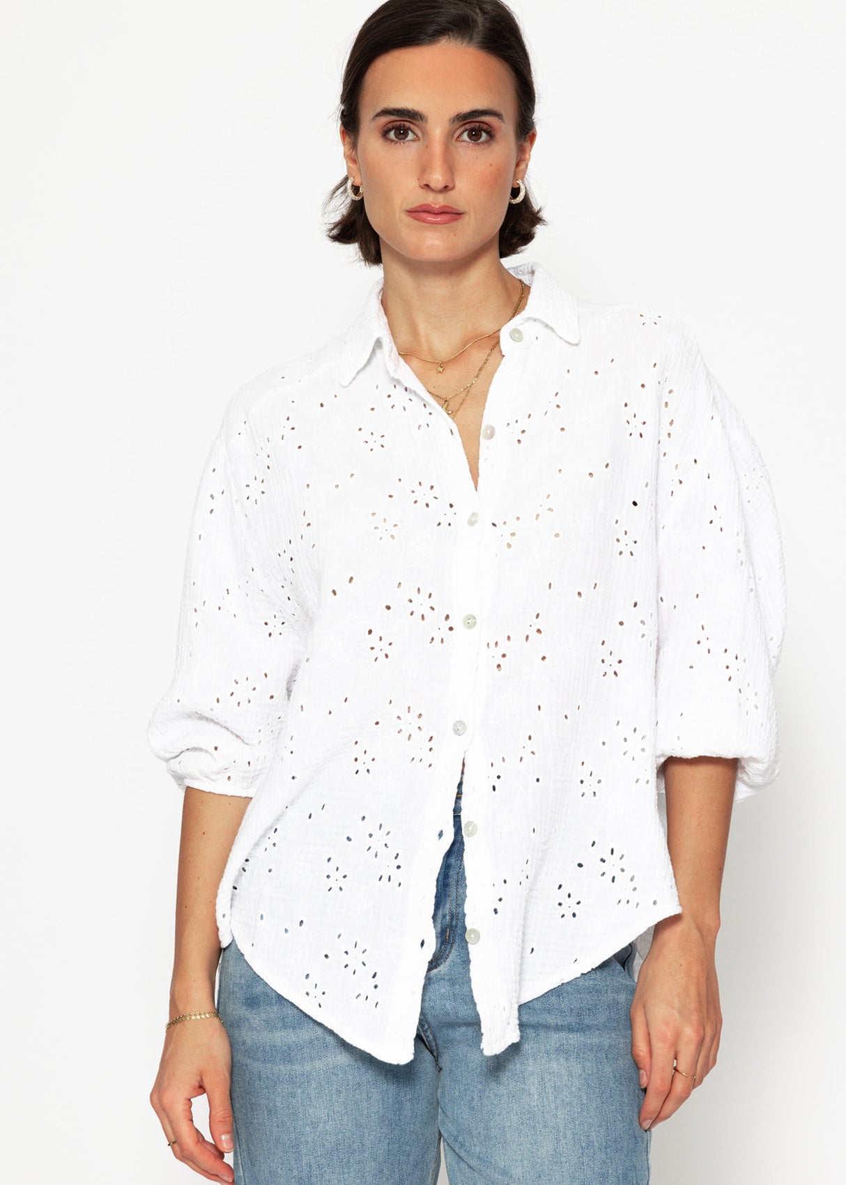 Short-sleeved muslin blouse with eyelet embroidery - white