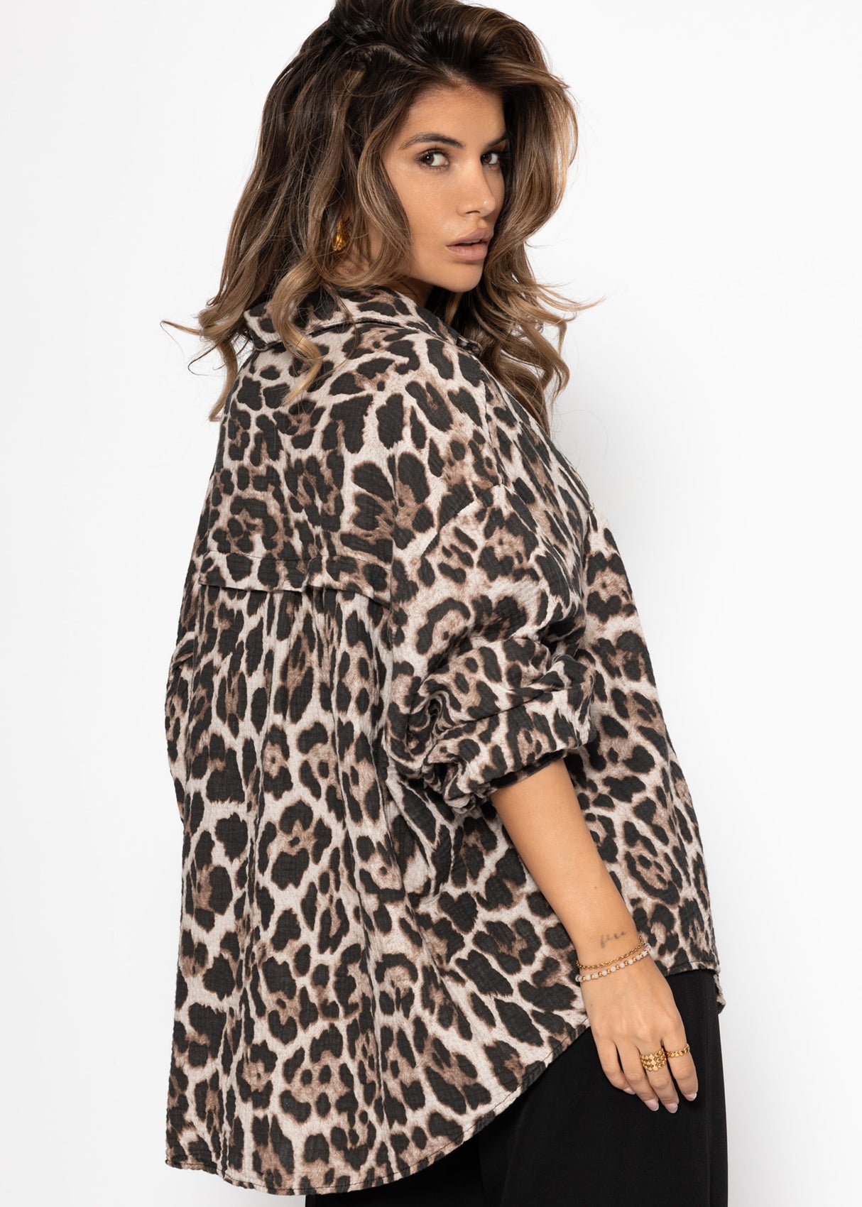 Oversize Musselin Bluse mit Leo-Print - hellbeige