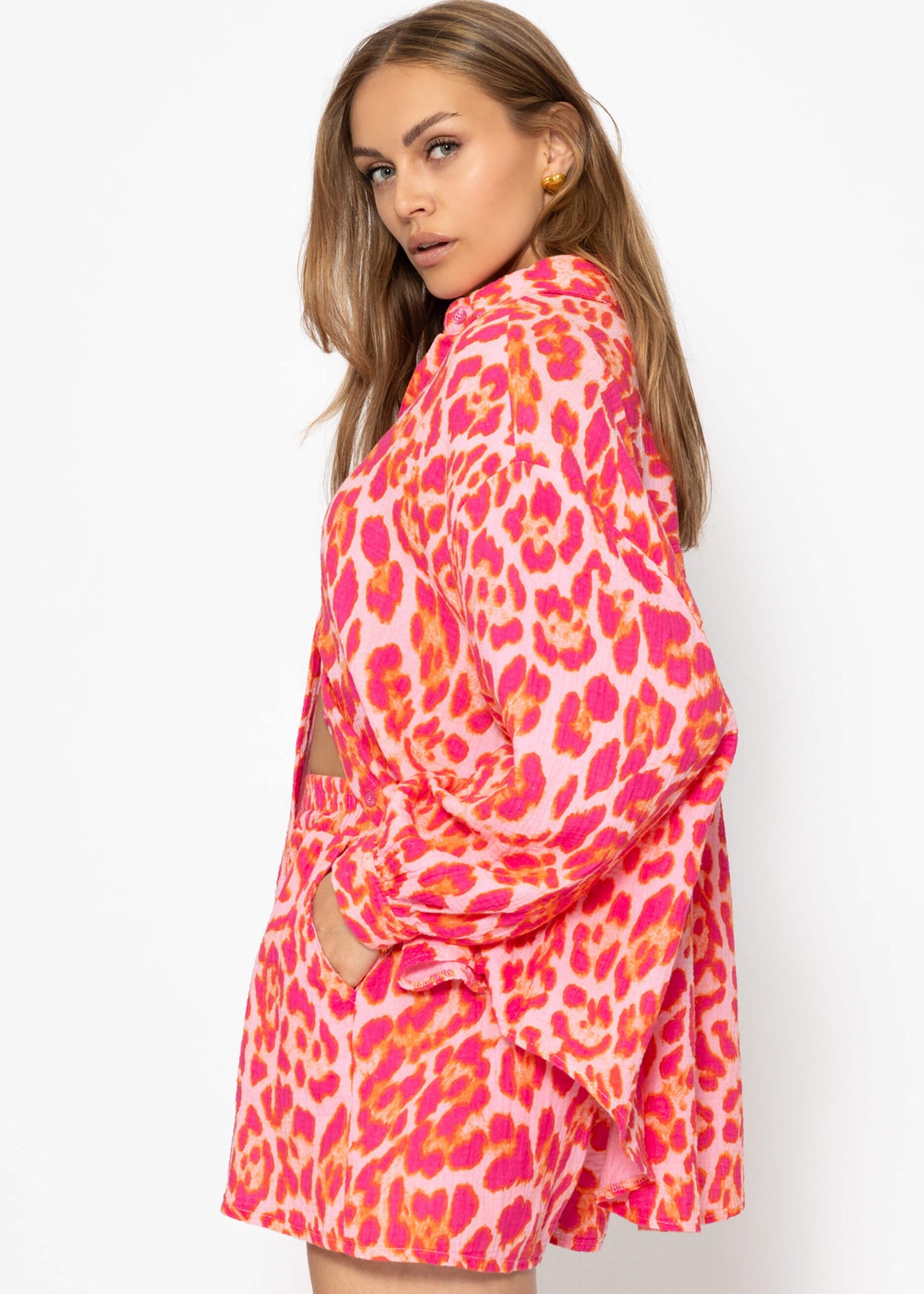 Oversize muslin blouse with leo print - pink