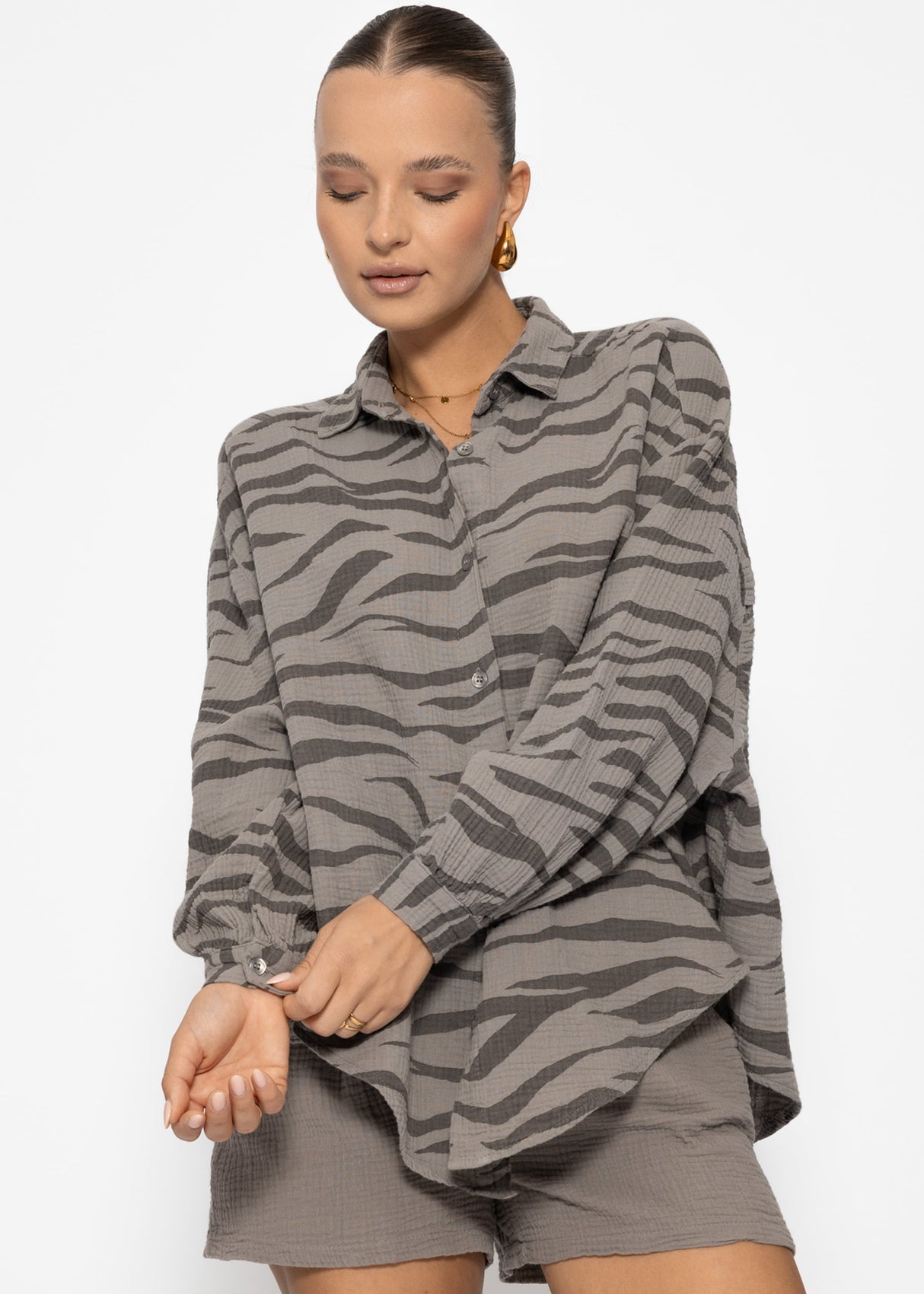 Oversize muslin blouse with zebra print - taupe