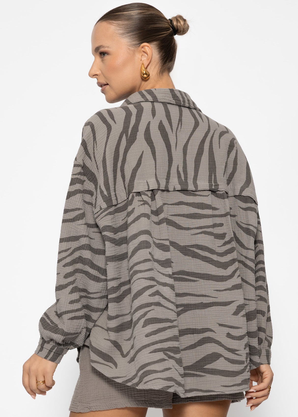 Oversize muslin blouse with zebra print - taupe