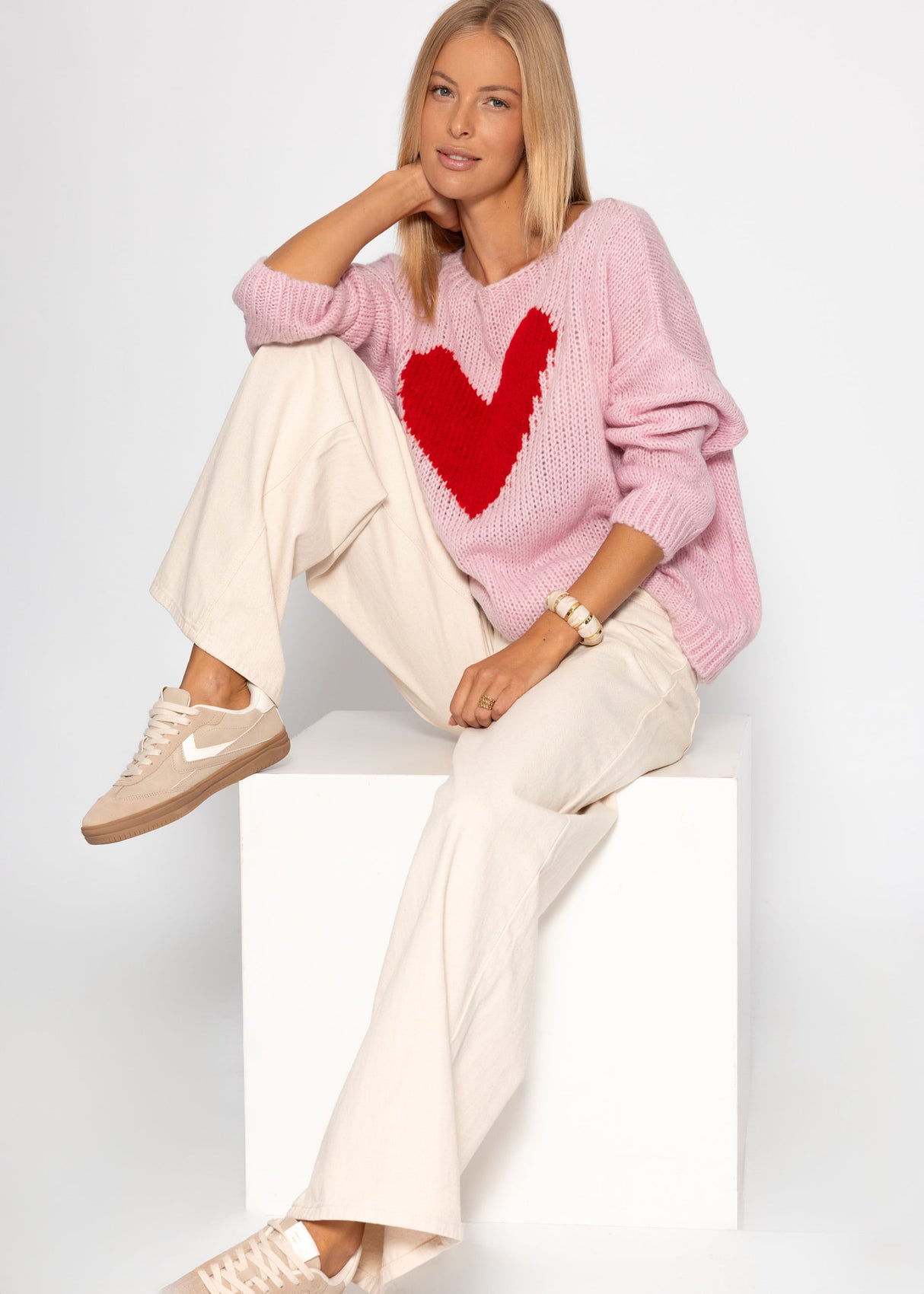 Oversize Pullover mit rotem Herz - rosa