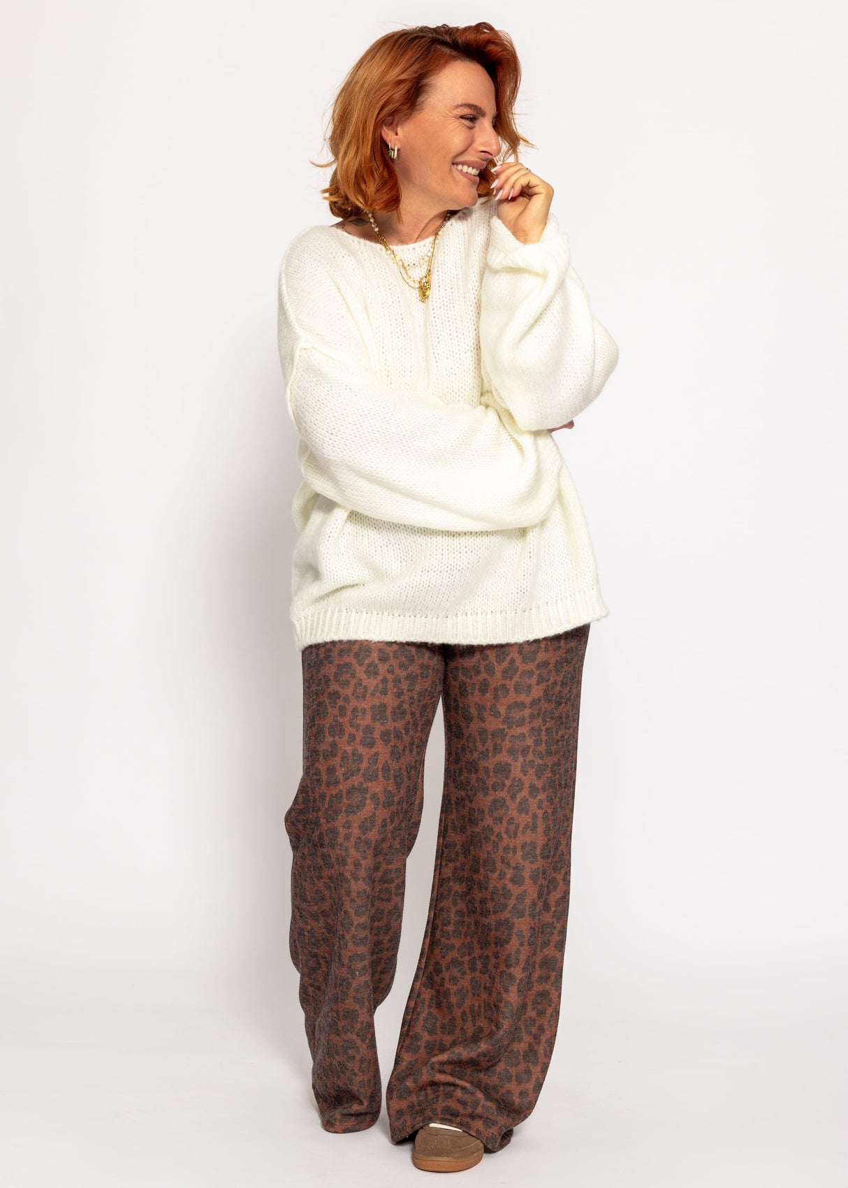 Oversized sweater with round neckline - white