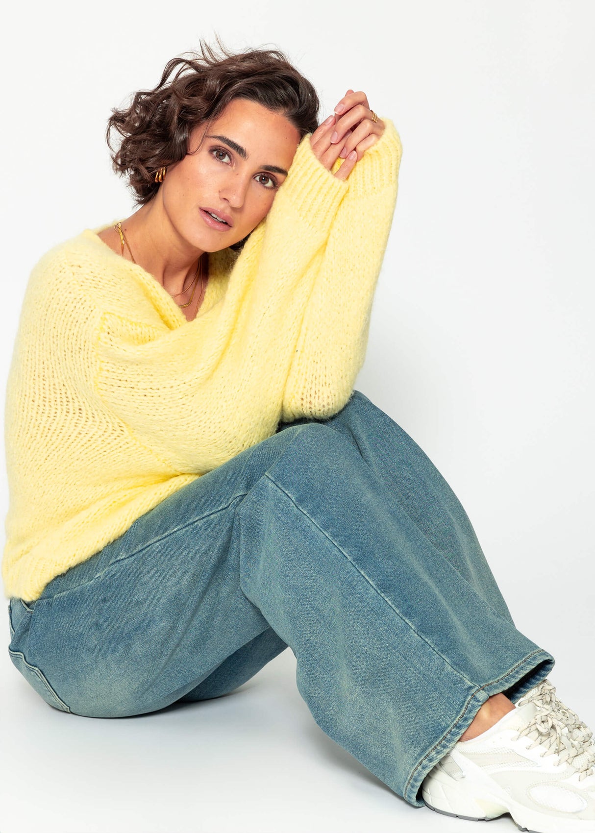 Oversized V-neck sweater - yellow