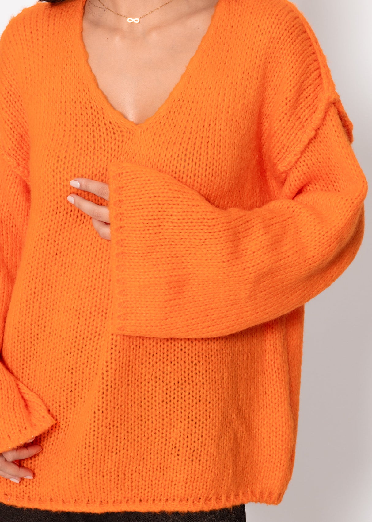 Oversize Pullover mit V-Neck und weiten Ärmeln - orange