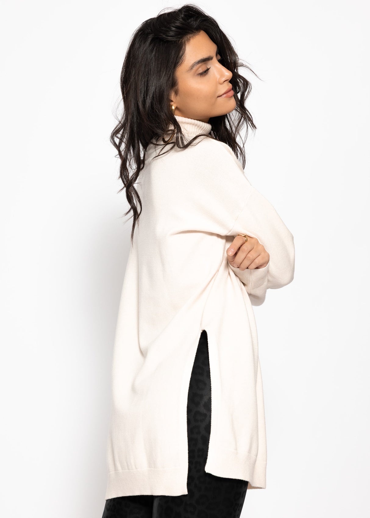 Oversize turtleneck with long side slits - offwhite