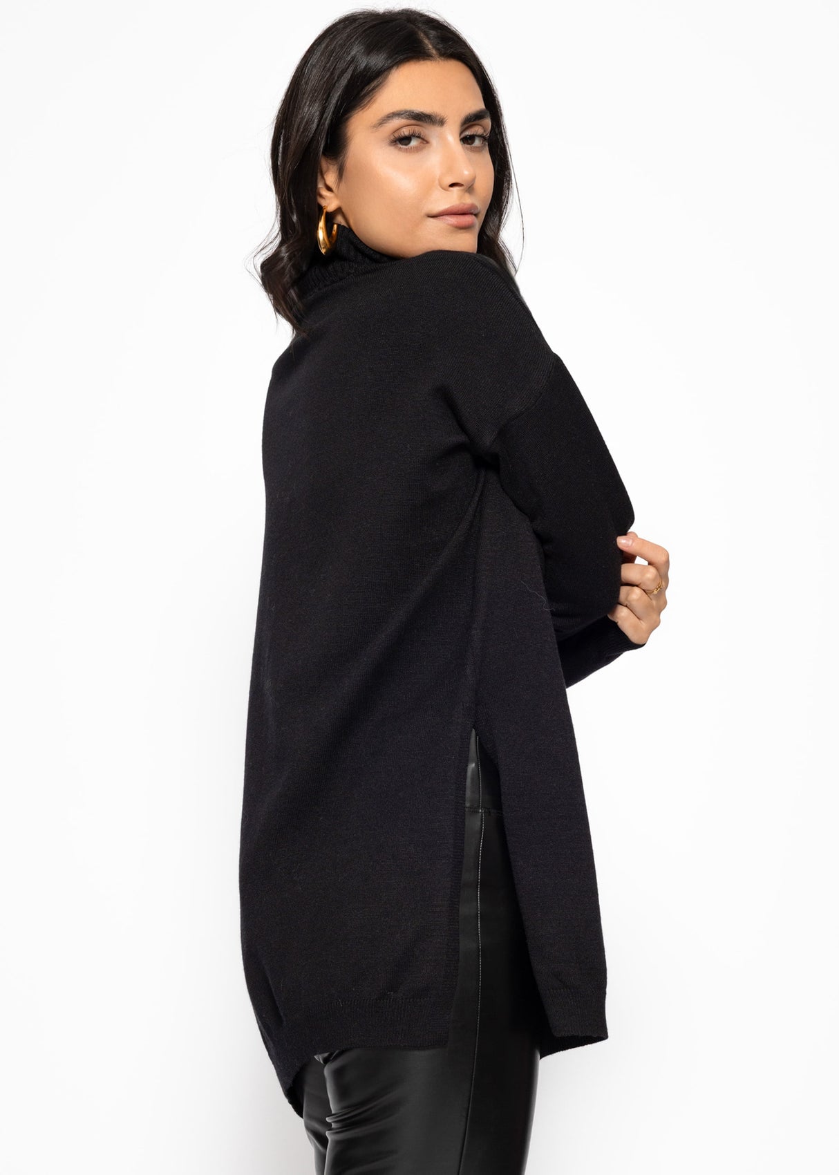 Oversized turtleneck sweater with long side slits - black