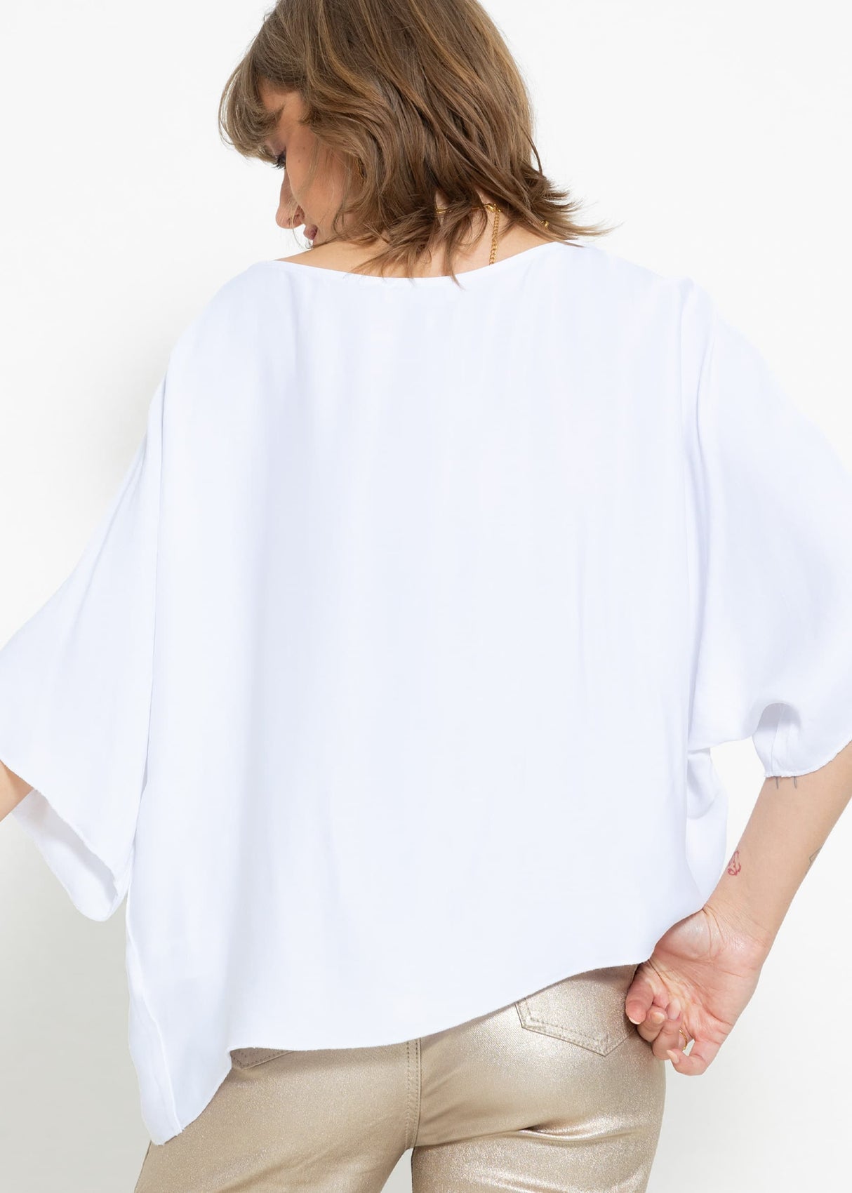 Oversize satin shirt with asymmetric hem - white