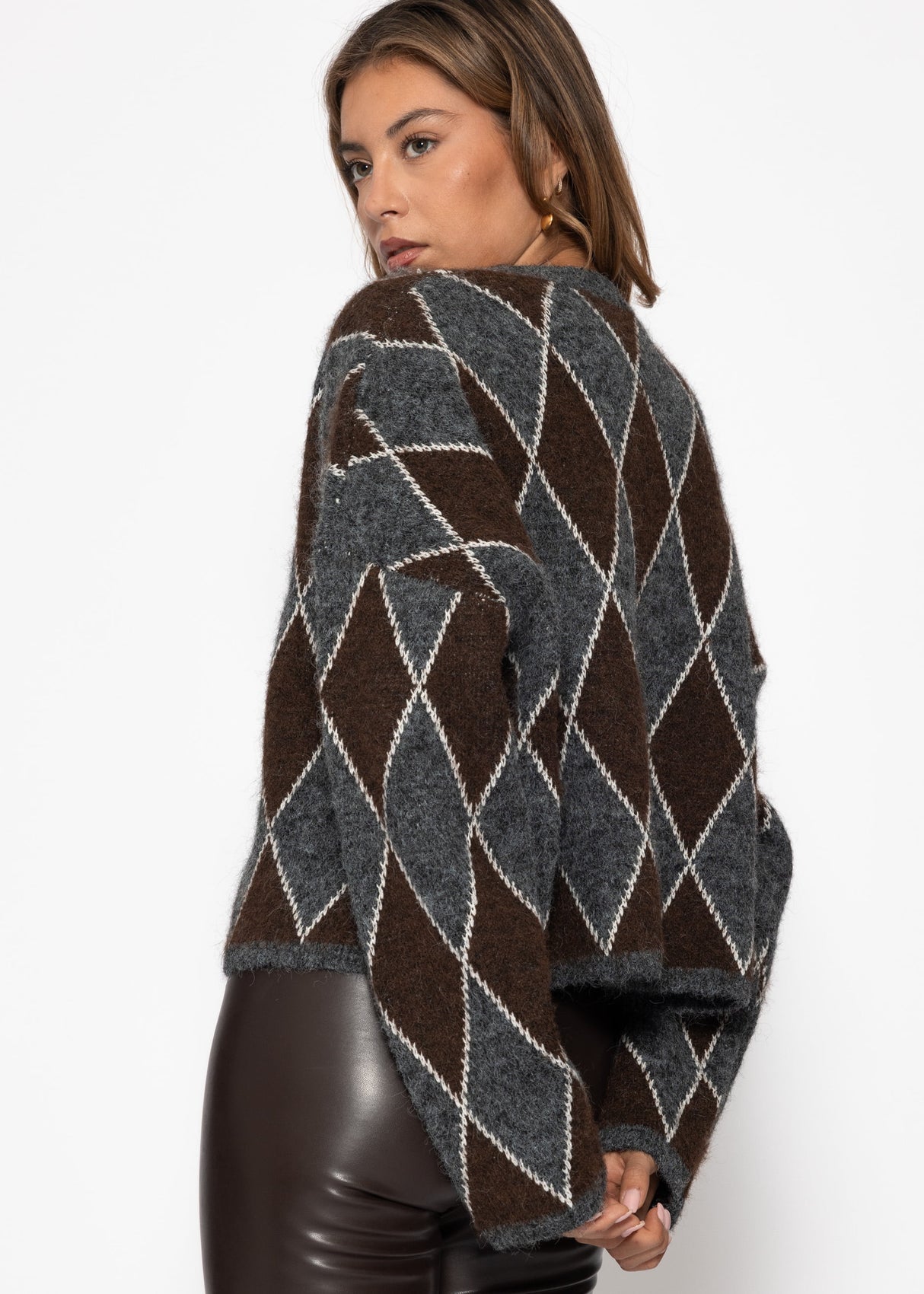 Oversized knit sweater with diamond pattern - gray-brown