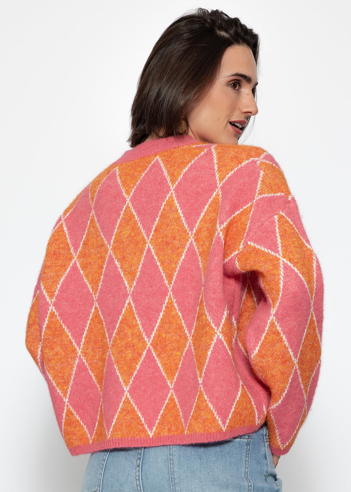 Oversized knit sweater with diamond pattern - pink-orange