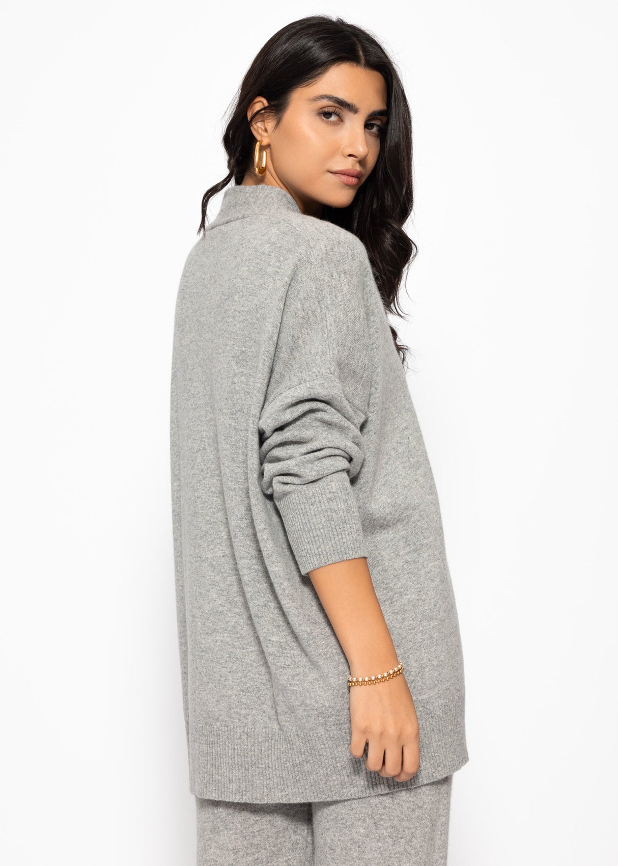 Oversized cardigan with V-neck and cashmere content - gray
