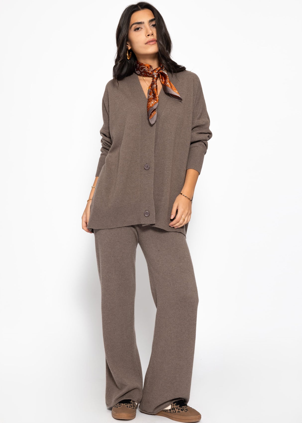 Oversized cardigan with V-neck and cashmere content - taupe