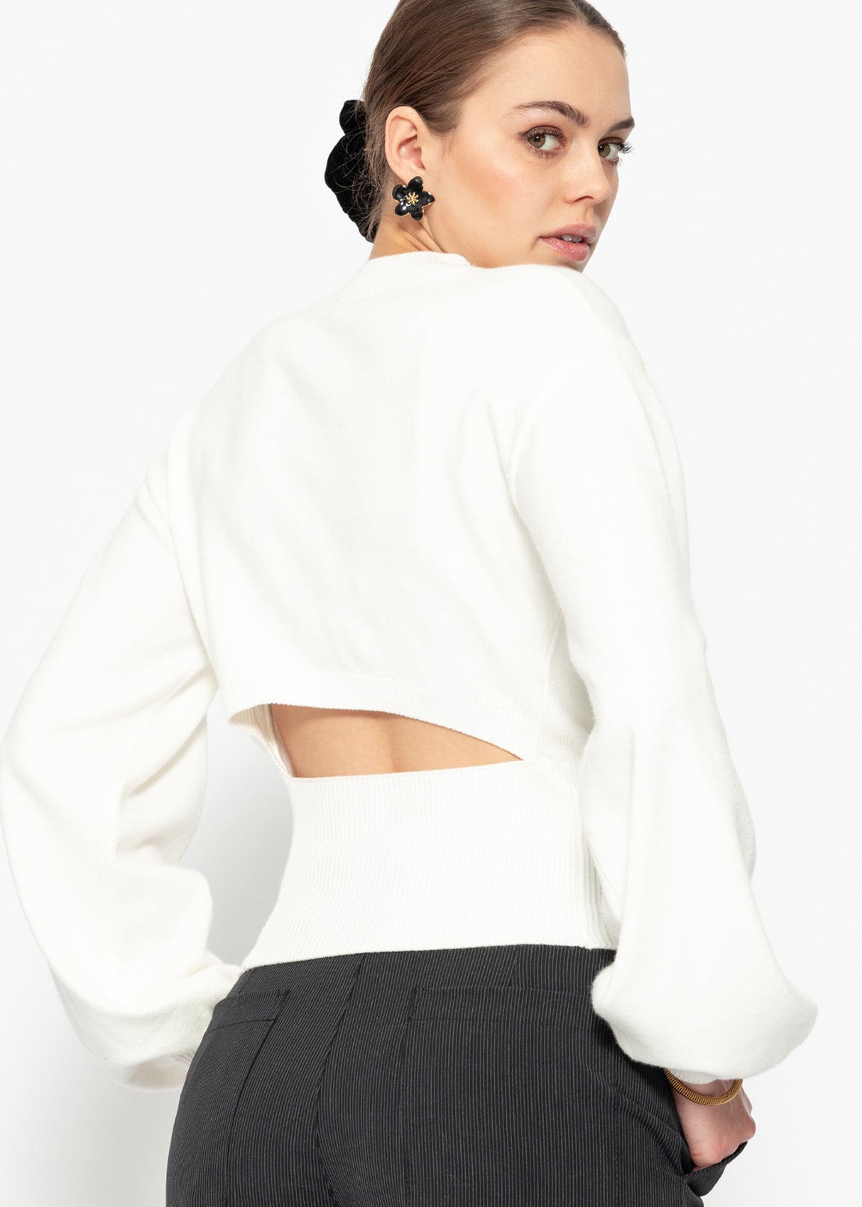 Sweater with balloon sleeves and back cut-out - off-white