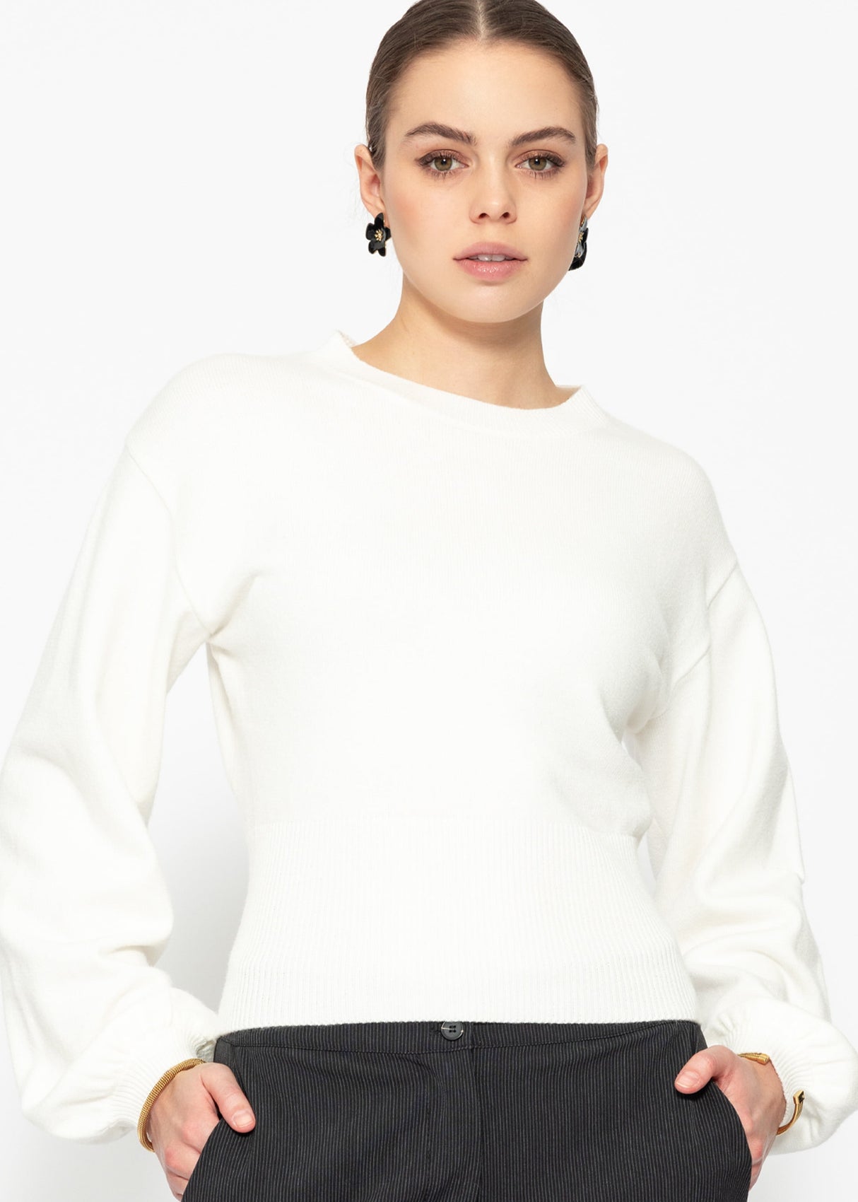 Sweater with balloon sleeves and back cut-out - off-white