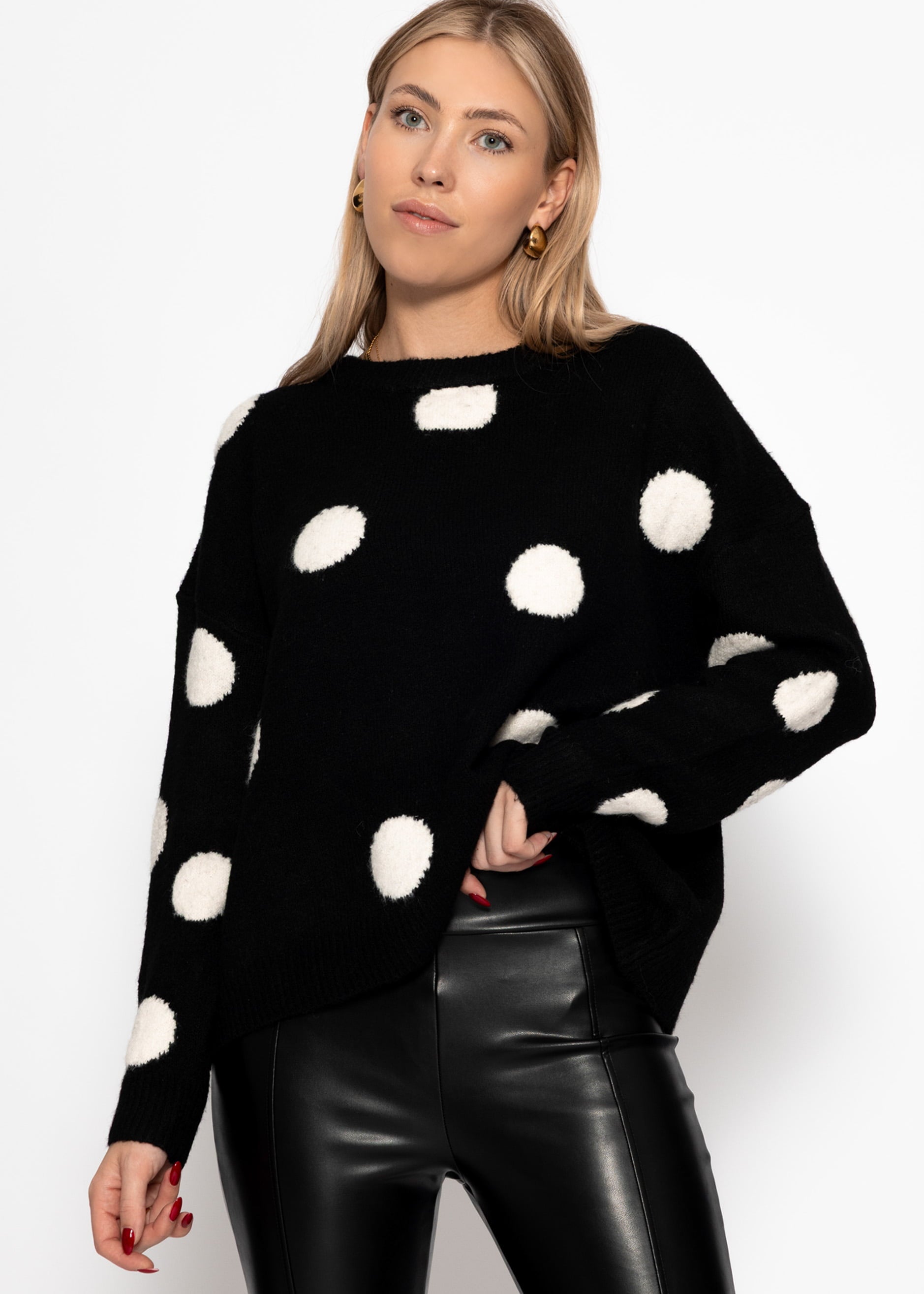 Sweater with dots - black