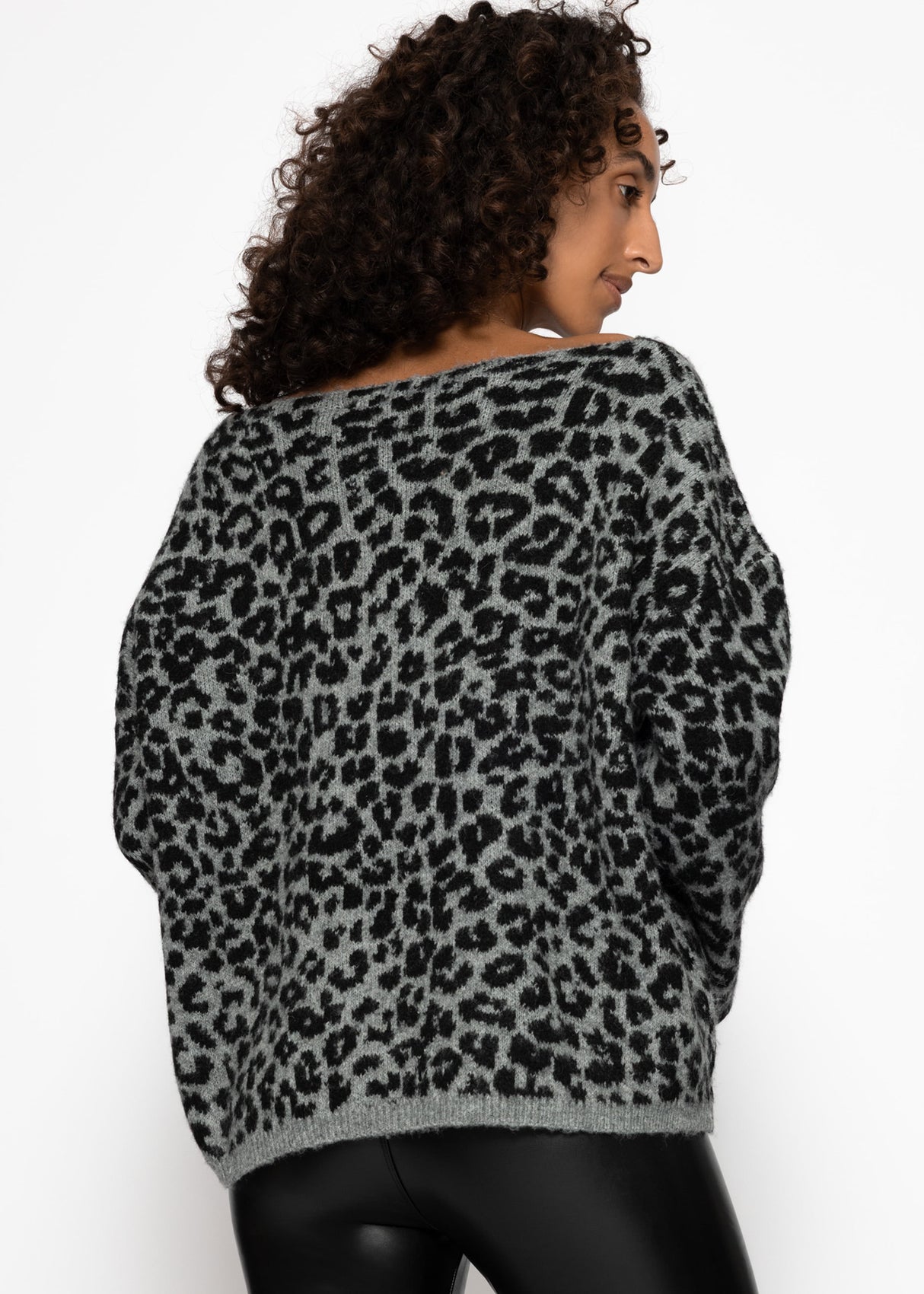 Pullover mit Leo-Muster - hellgrau