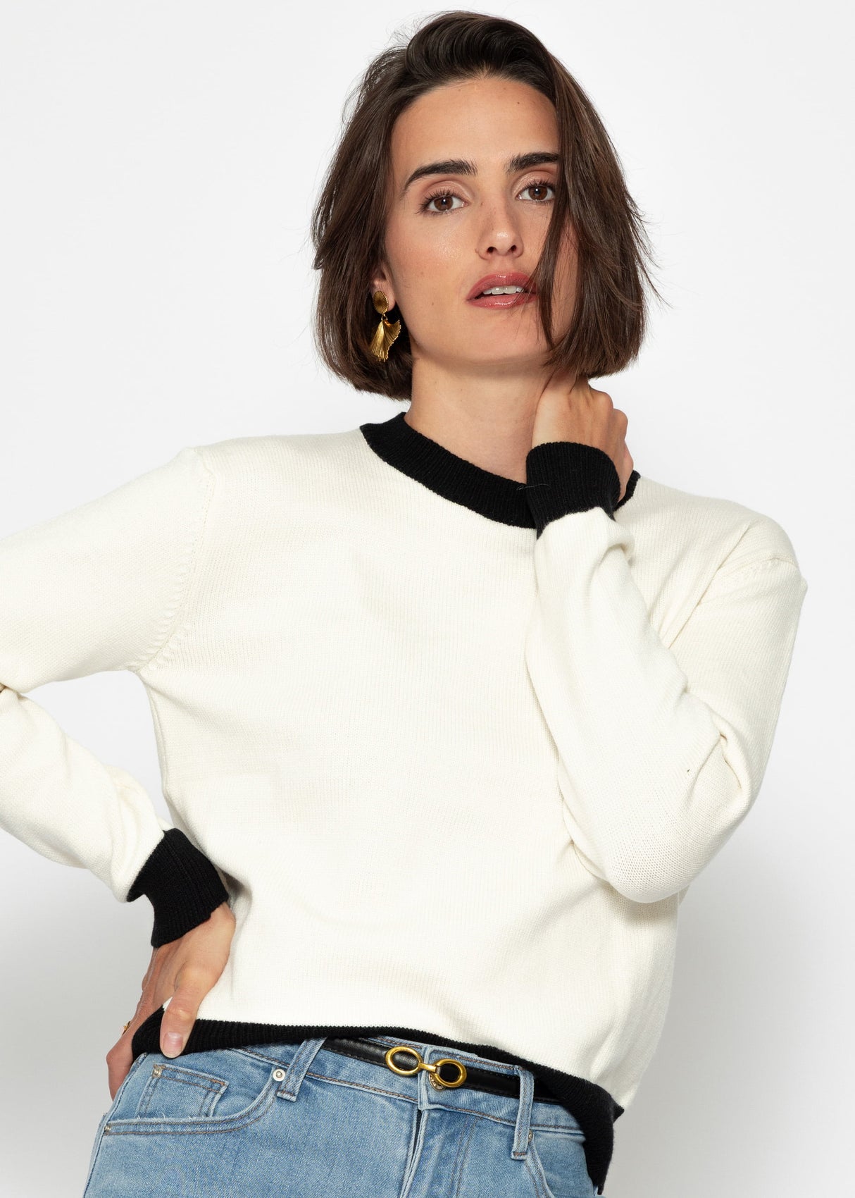 Pullover mit schwarzen Bündchen-Details - offwhite