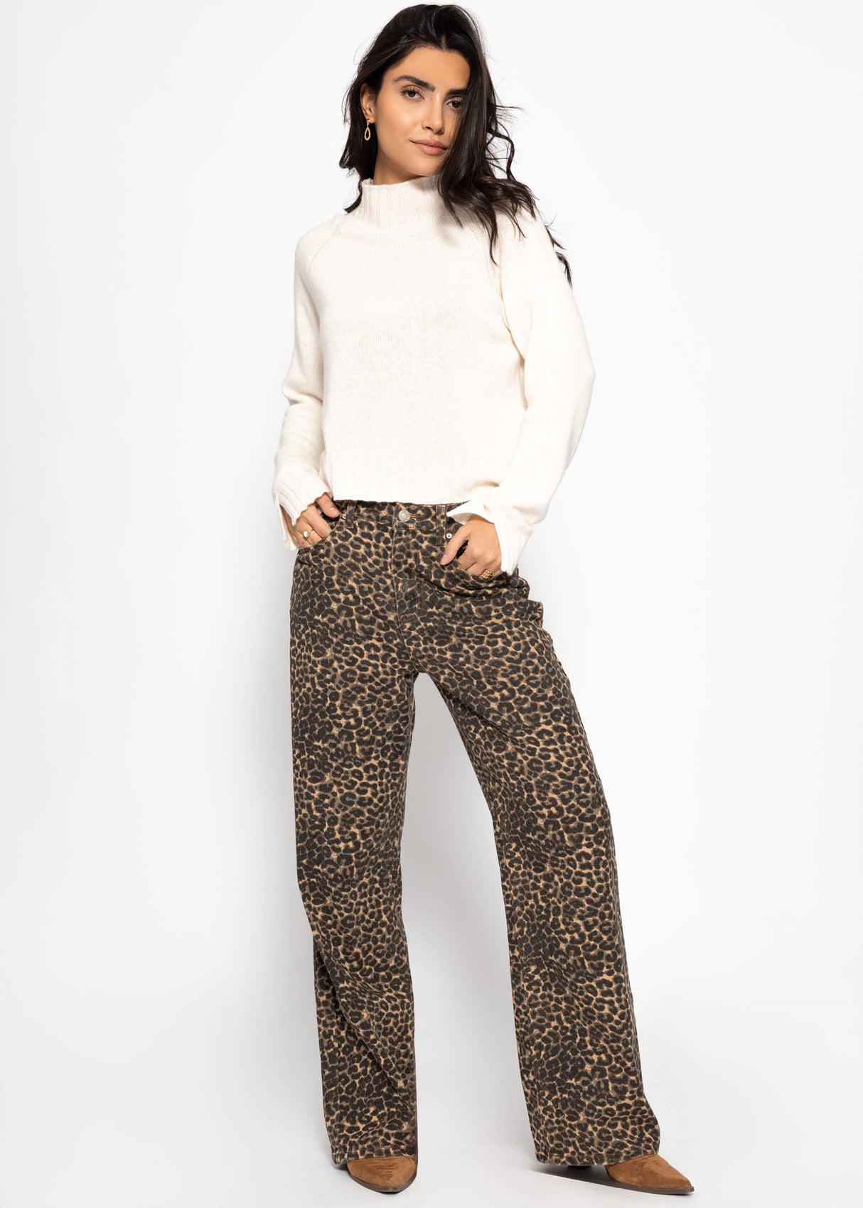 Sweater with stand-up collar and sleeve slits - off-white