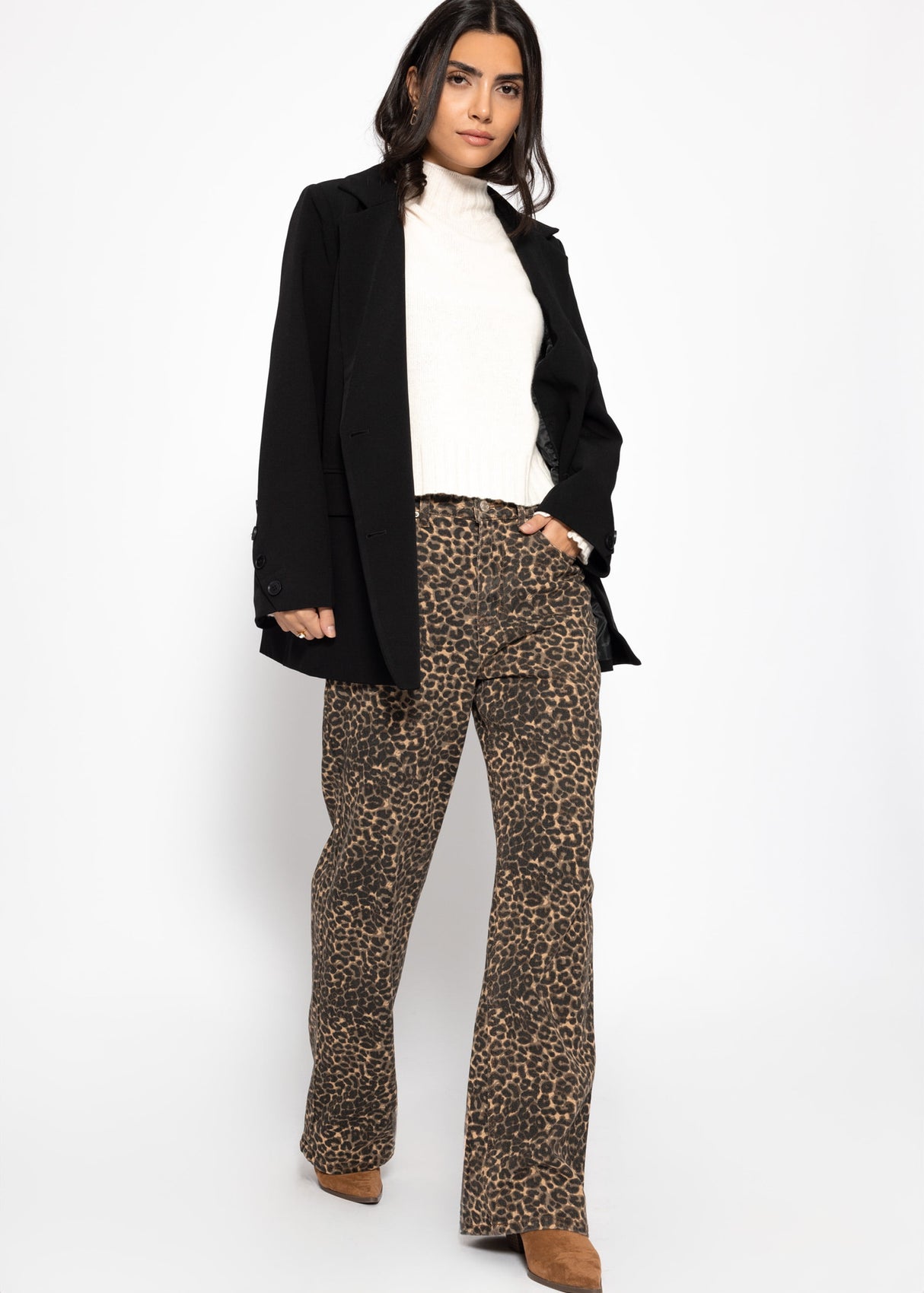 Sweater with stand-up collar and sleeve slits - off-white