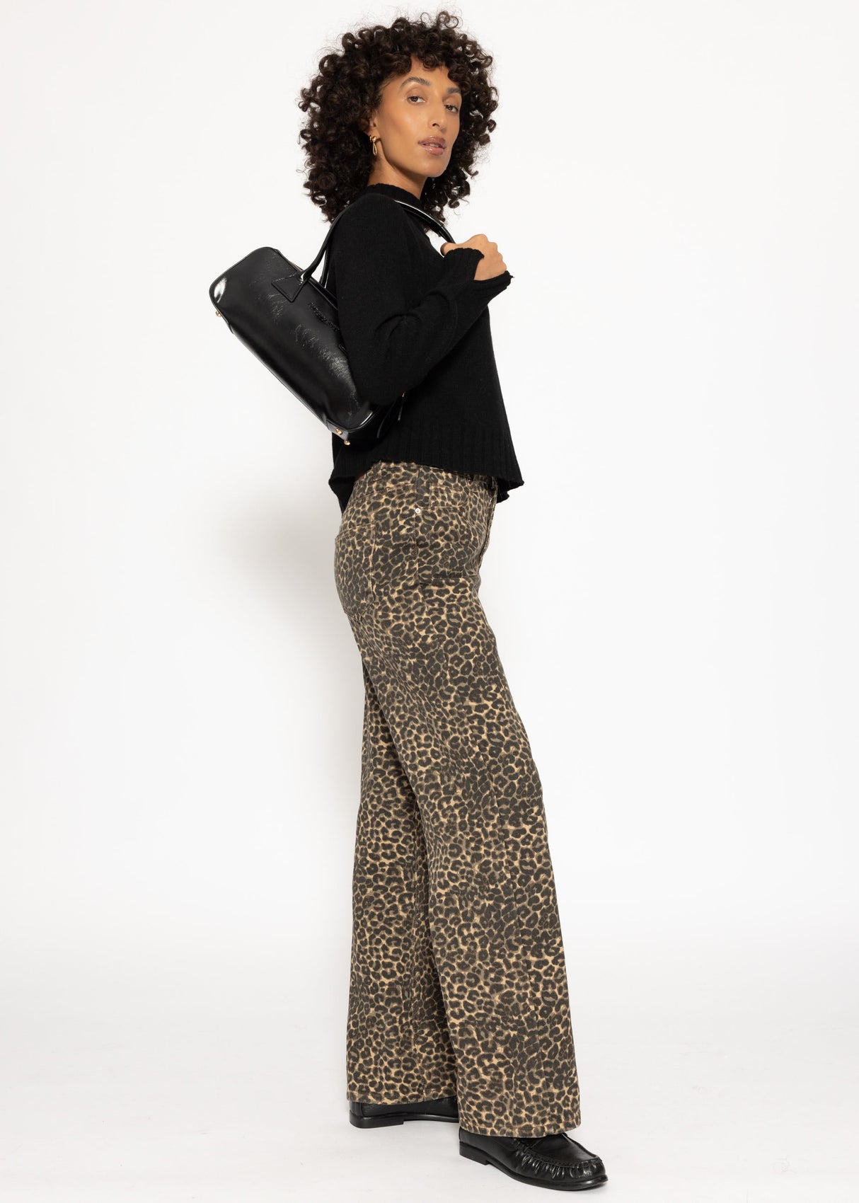 Pullover mit Stehkragen und Ärmelschlitzen - schwarz